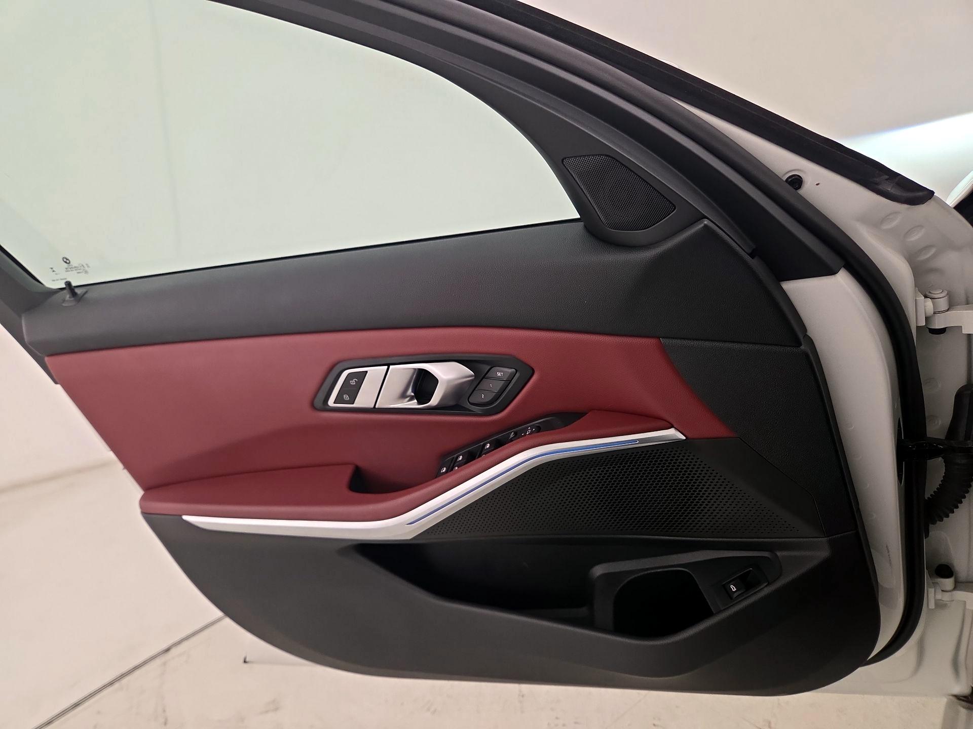 Thumbnail: 2023 BMW 3 Series - 12