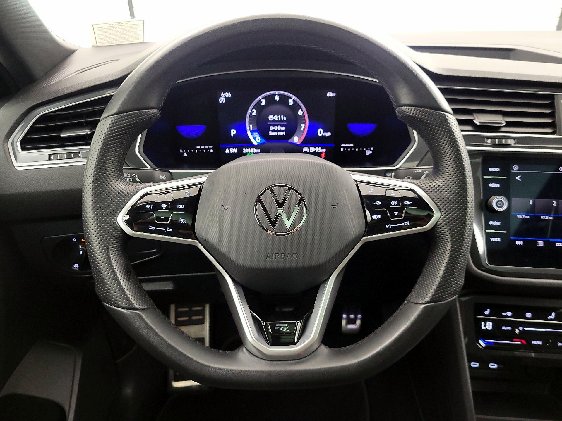 Thumbnail: 2023 Volkswagen Tiguan - 10