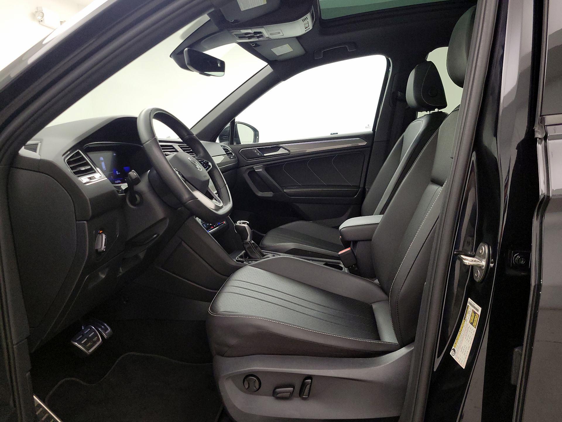 Thumbnail: 2023 Volkswagen Tiguan - 11