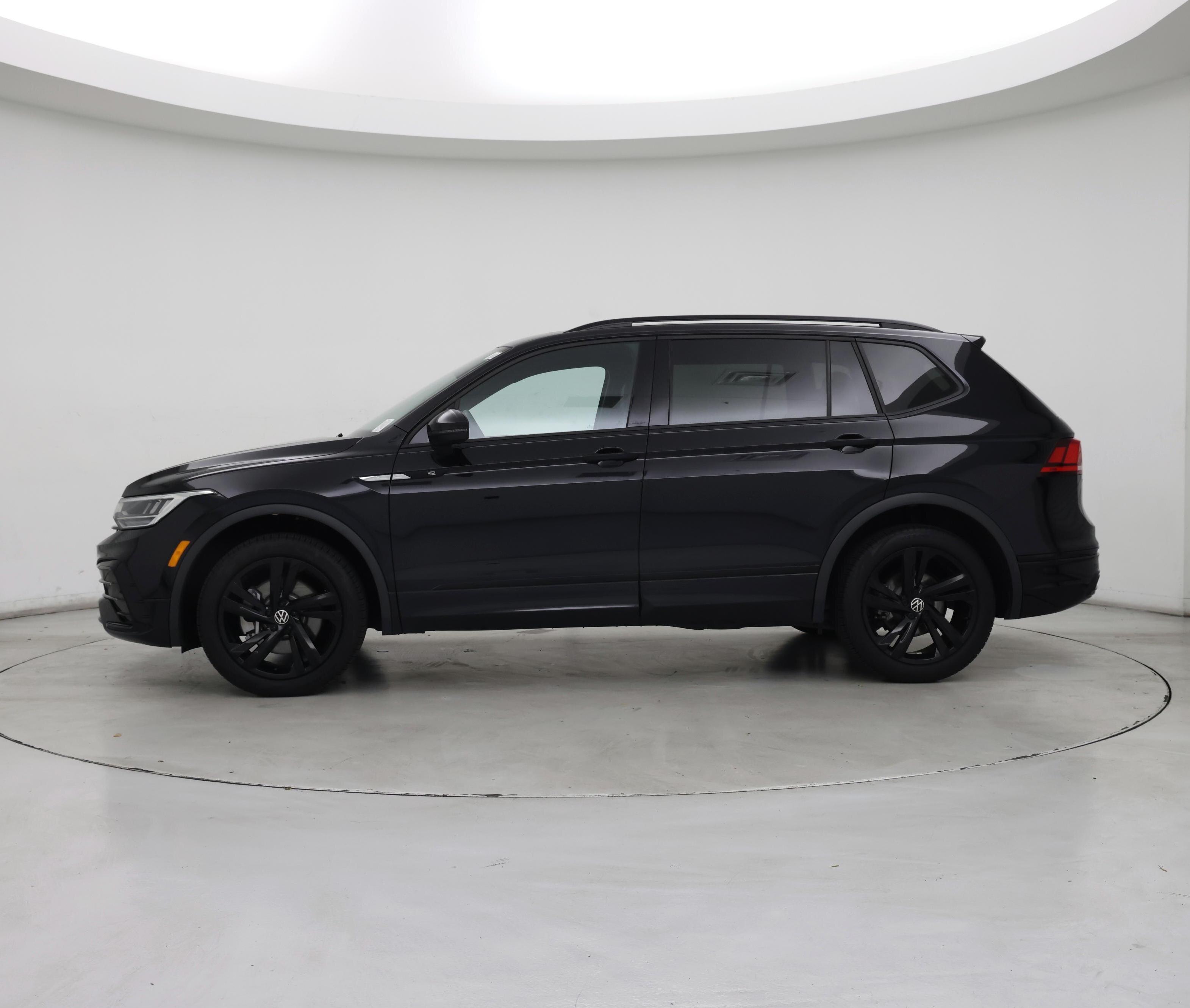 Thumbnail: 2023 Volkswagen Tiguan - 3