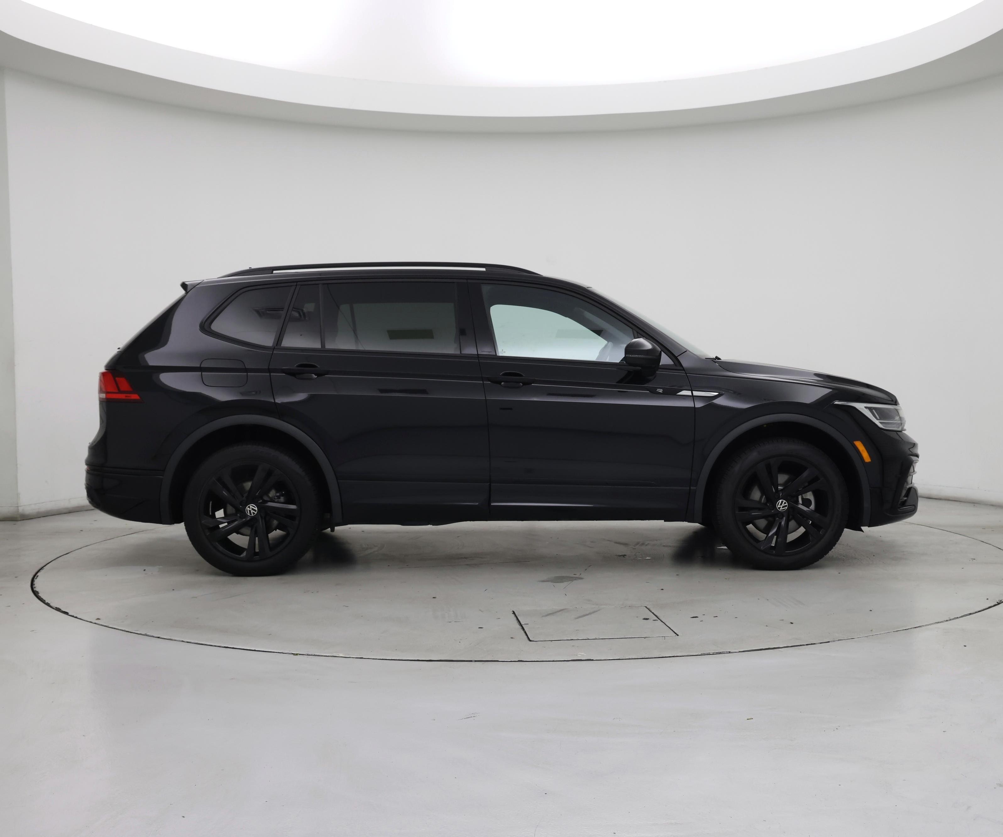 Thumbnail: 2023 Volkswagen Tiguan - 7