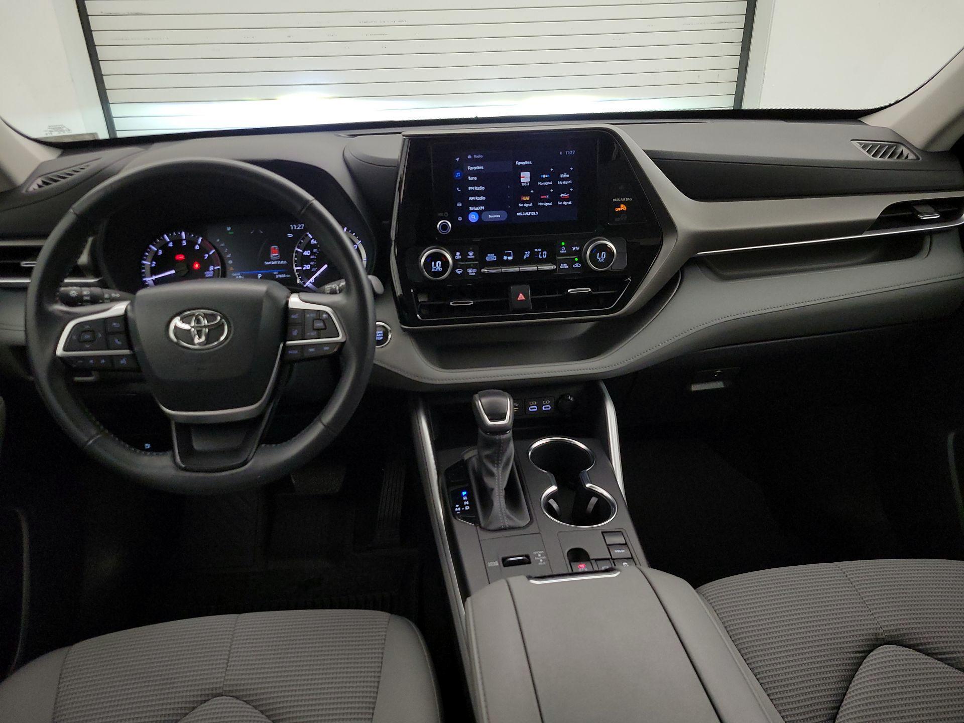 Thumbnail: 2023 Toyota Highlander - 9