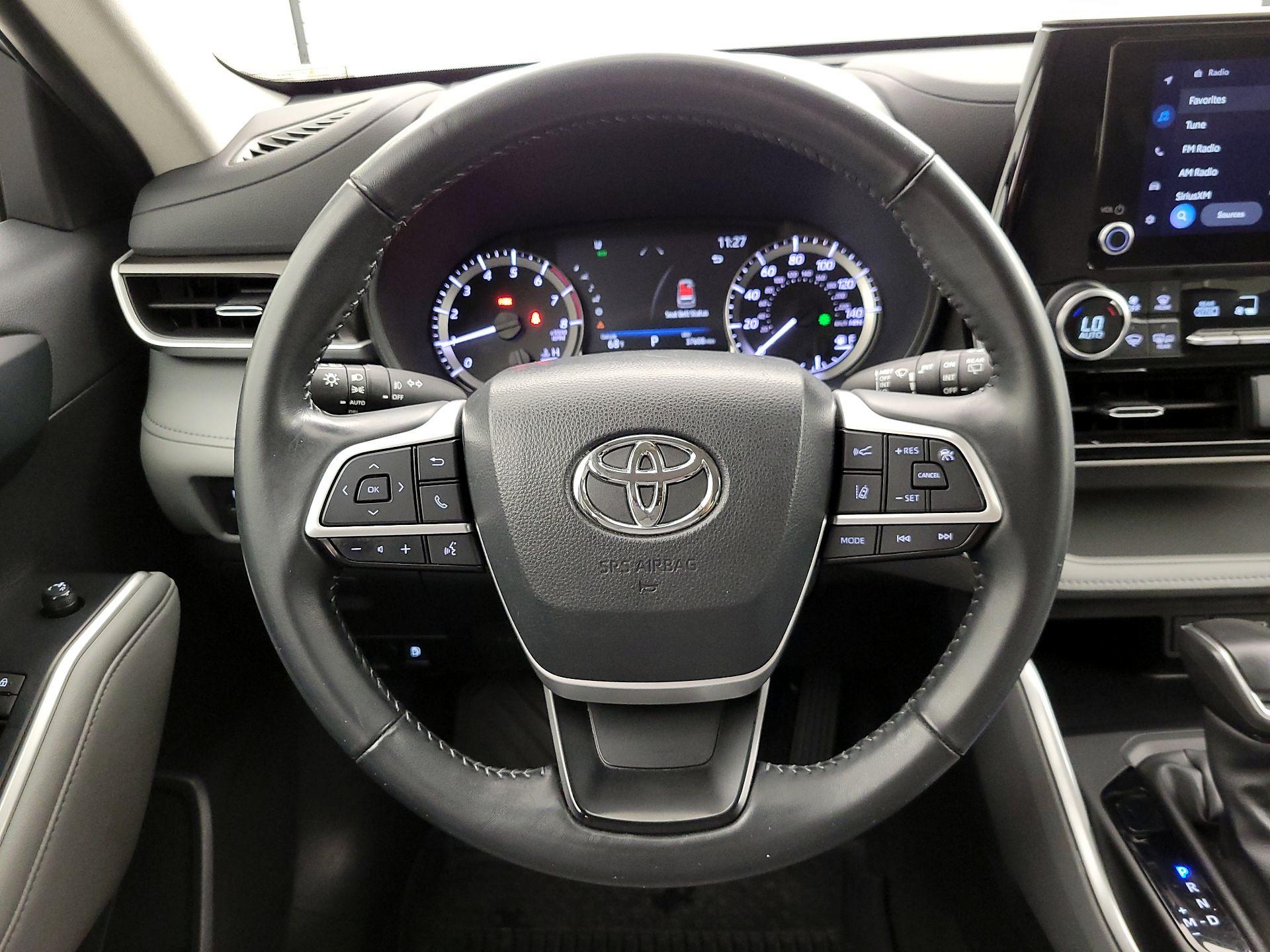Thumbnail: 2023 Toyota Highlander - 10