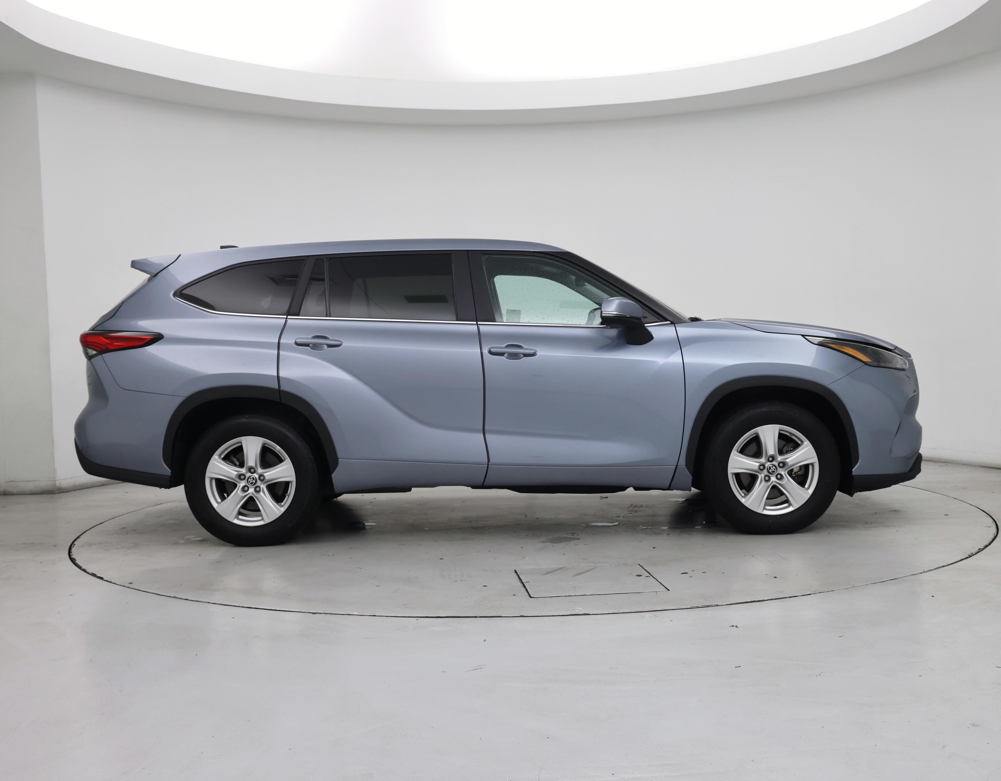 Thumbnail: 2023 Toyota Highlander - 7
