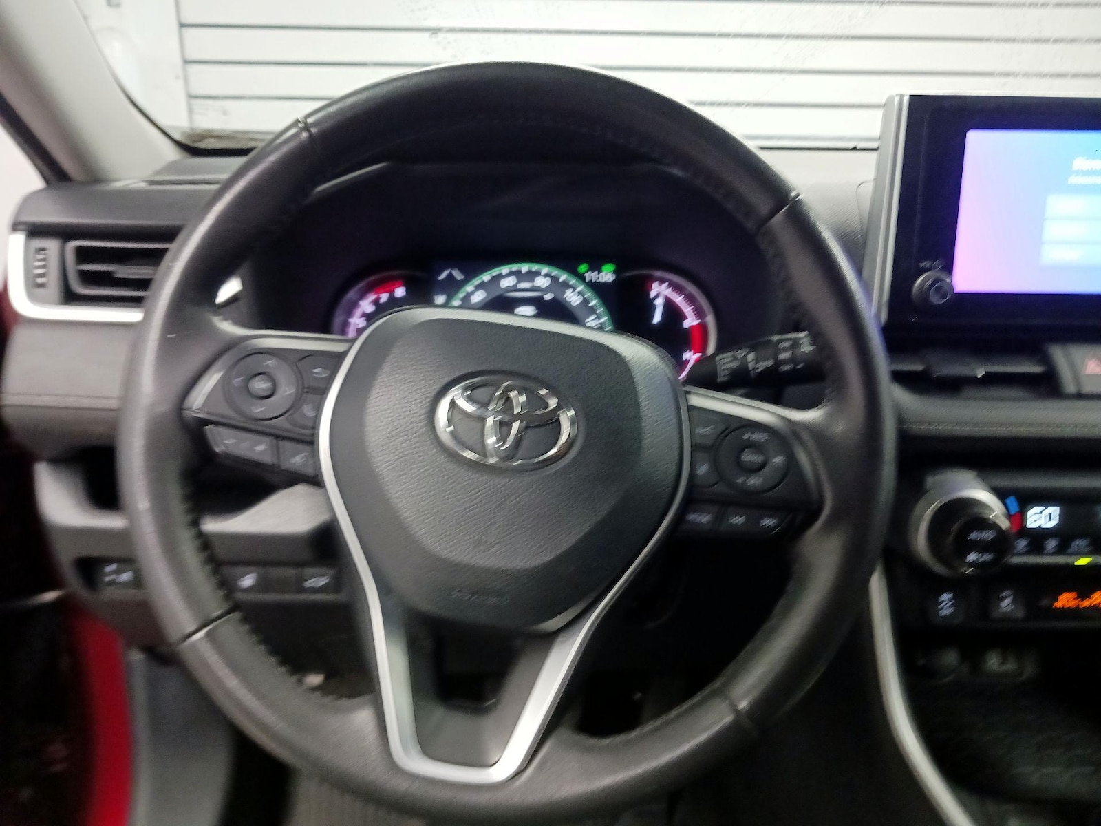 2023 Toyota RAV4 XLE - Photo 11