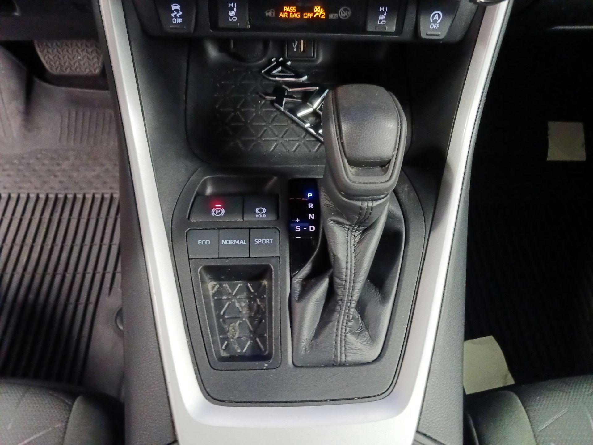 Thumbnail: 2023 Toyota RAV4 - 15