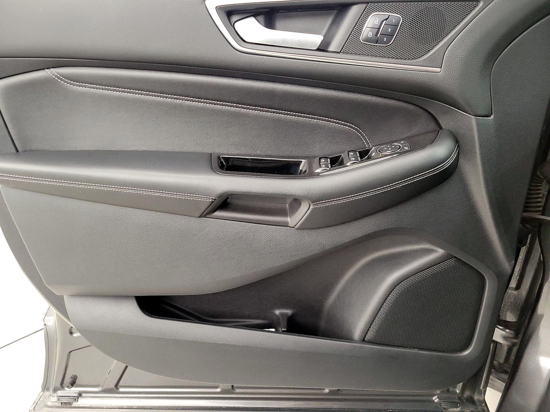 Thumbnail: 2016 Ford Edge - 12