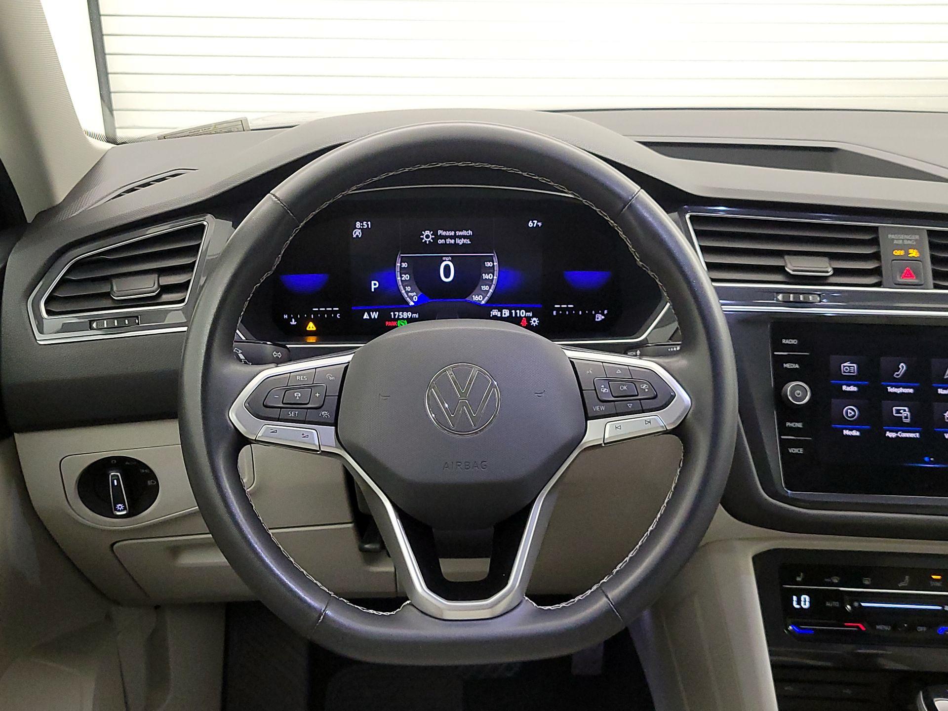Thumbnail: 2023 Volkswagen Tiguan - 10