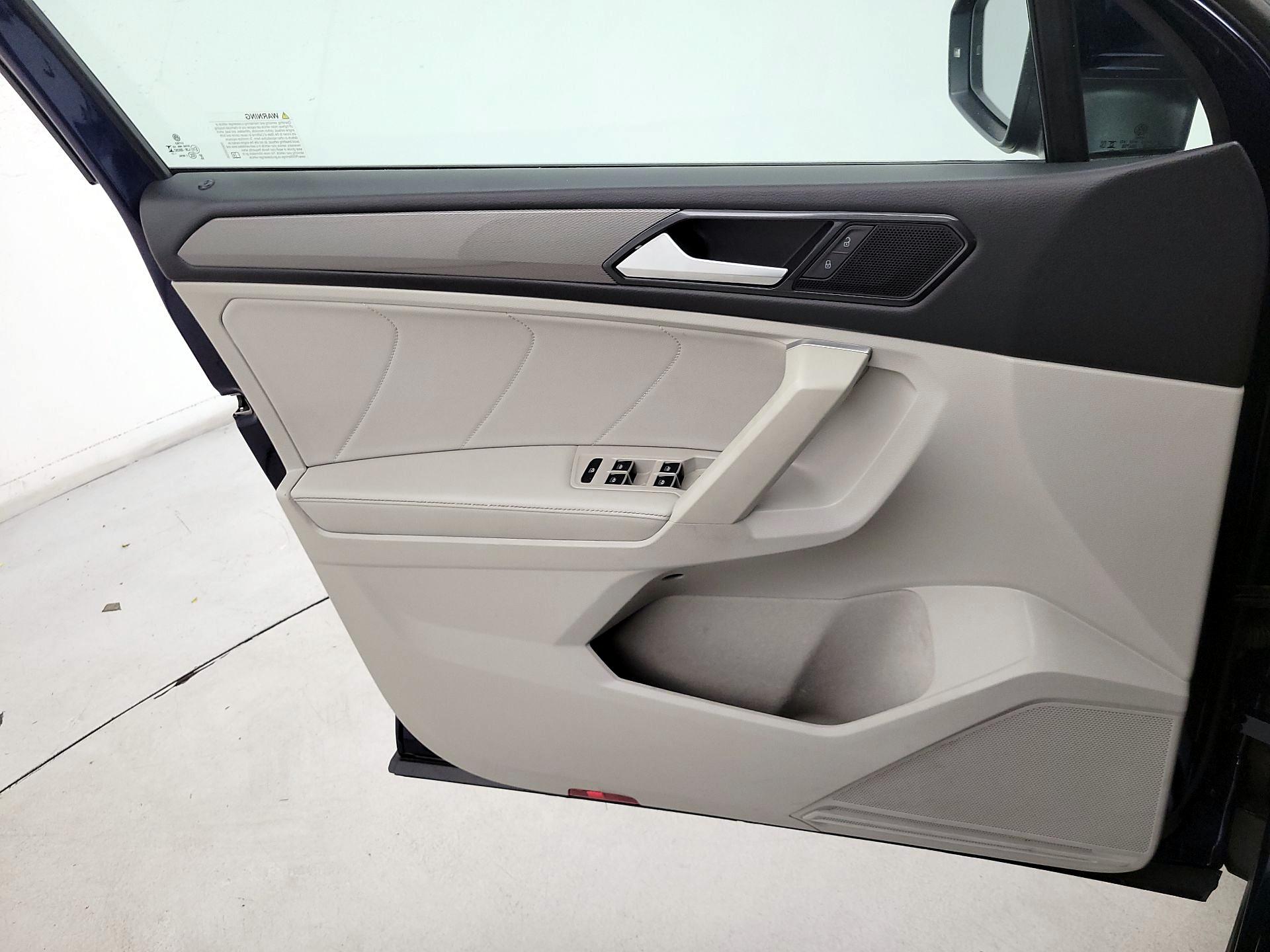Thumbnail: 2023 Volkswagen Tiguan - 12