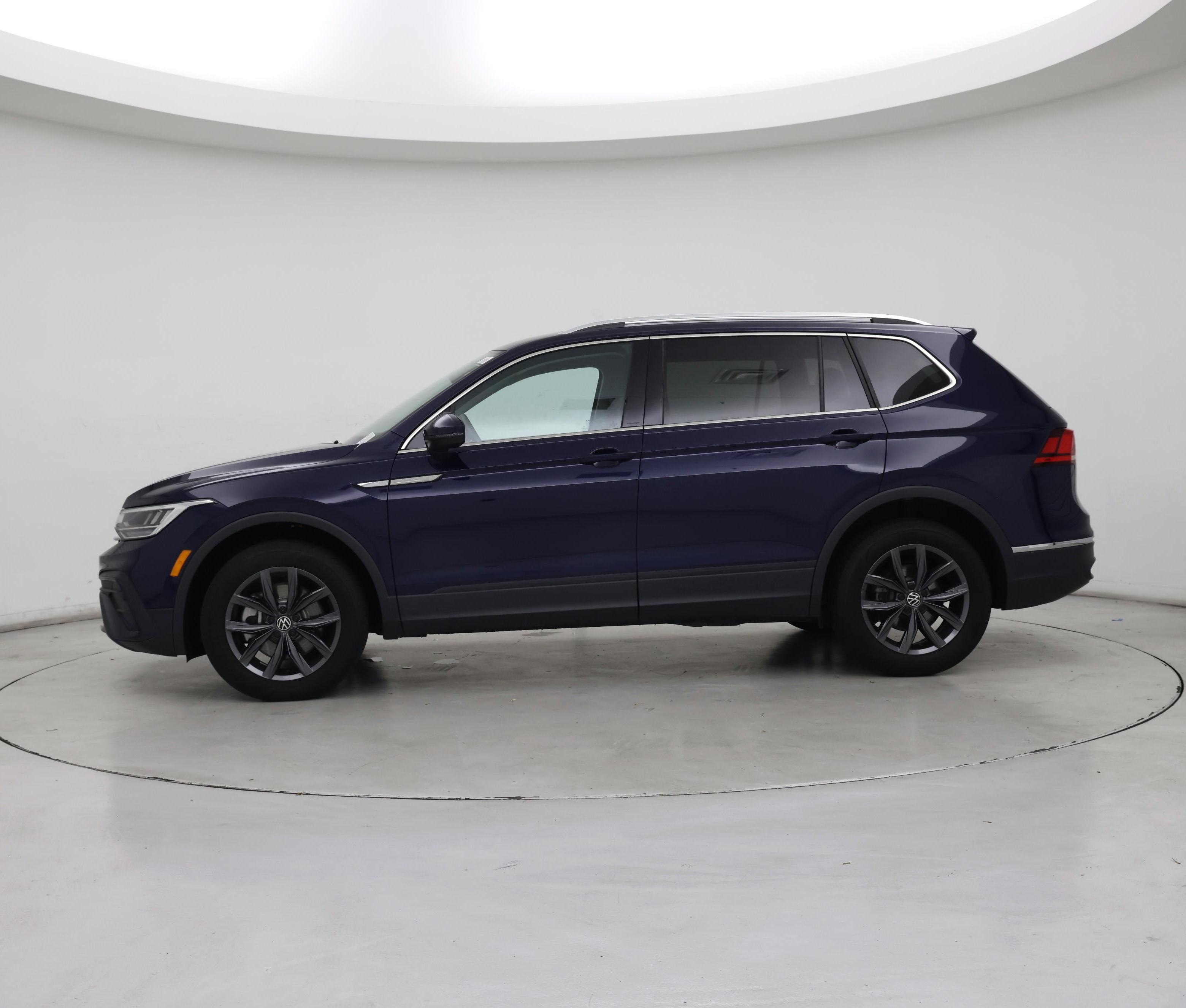 Thumbnail: 2023 Volkswagen Tiguan - 3