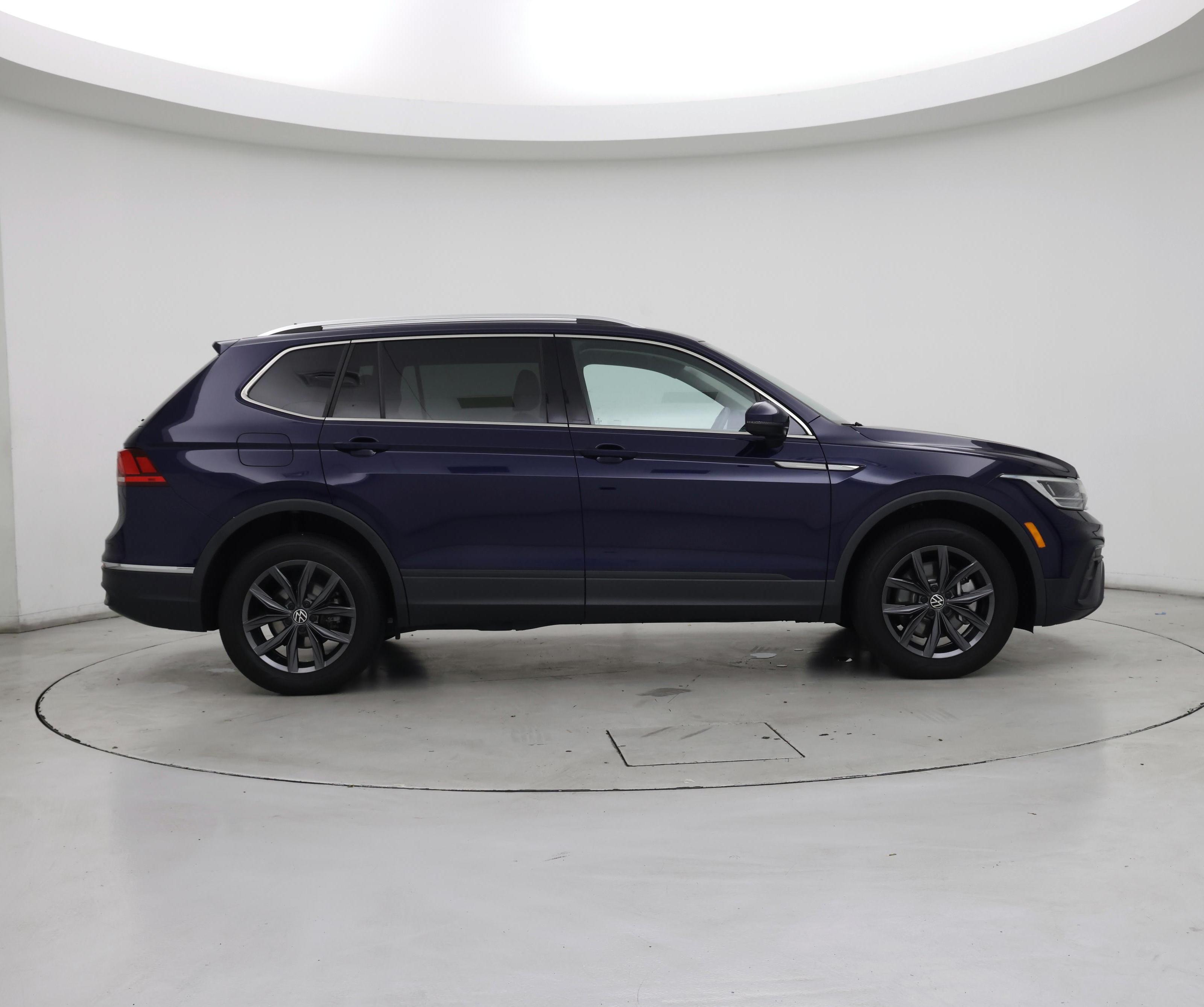 Thumbnail: 2023 Volkswagen Tiguan - 7