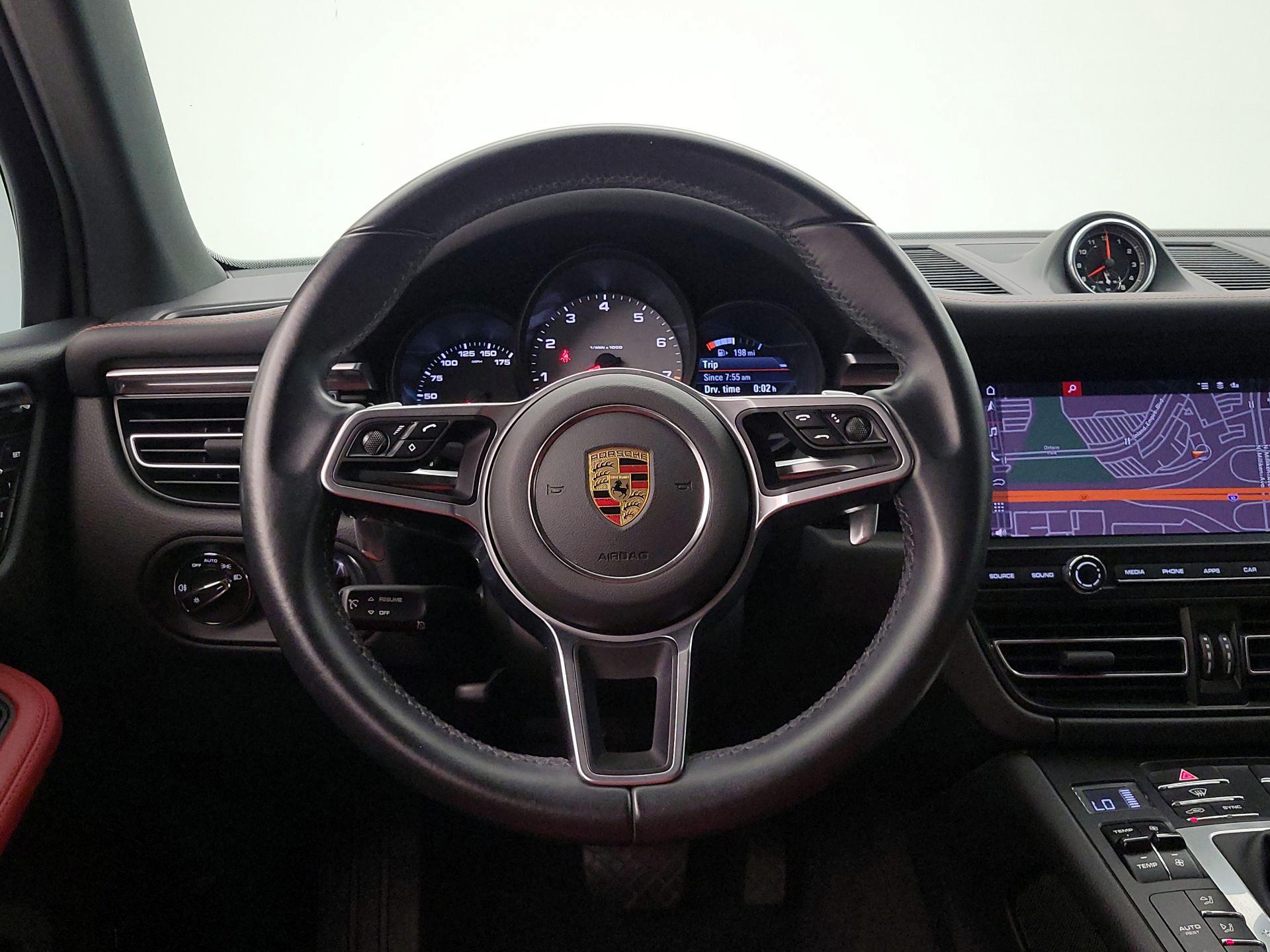 Thumbnail: 2021 Porsche Macan - 10