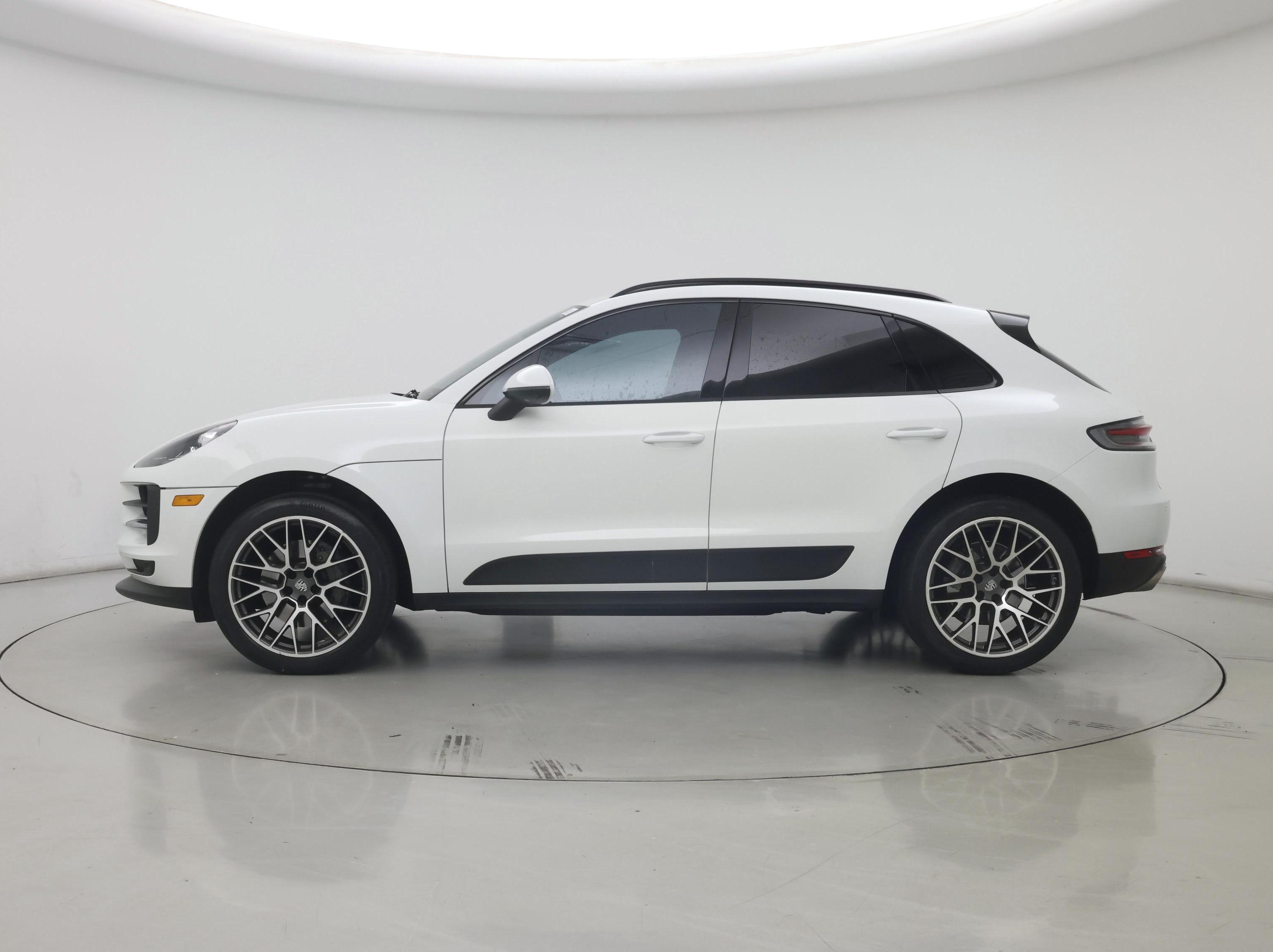 Thumbnail: 2021 Porsche Macan - 3