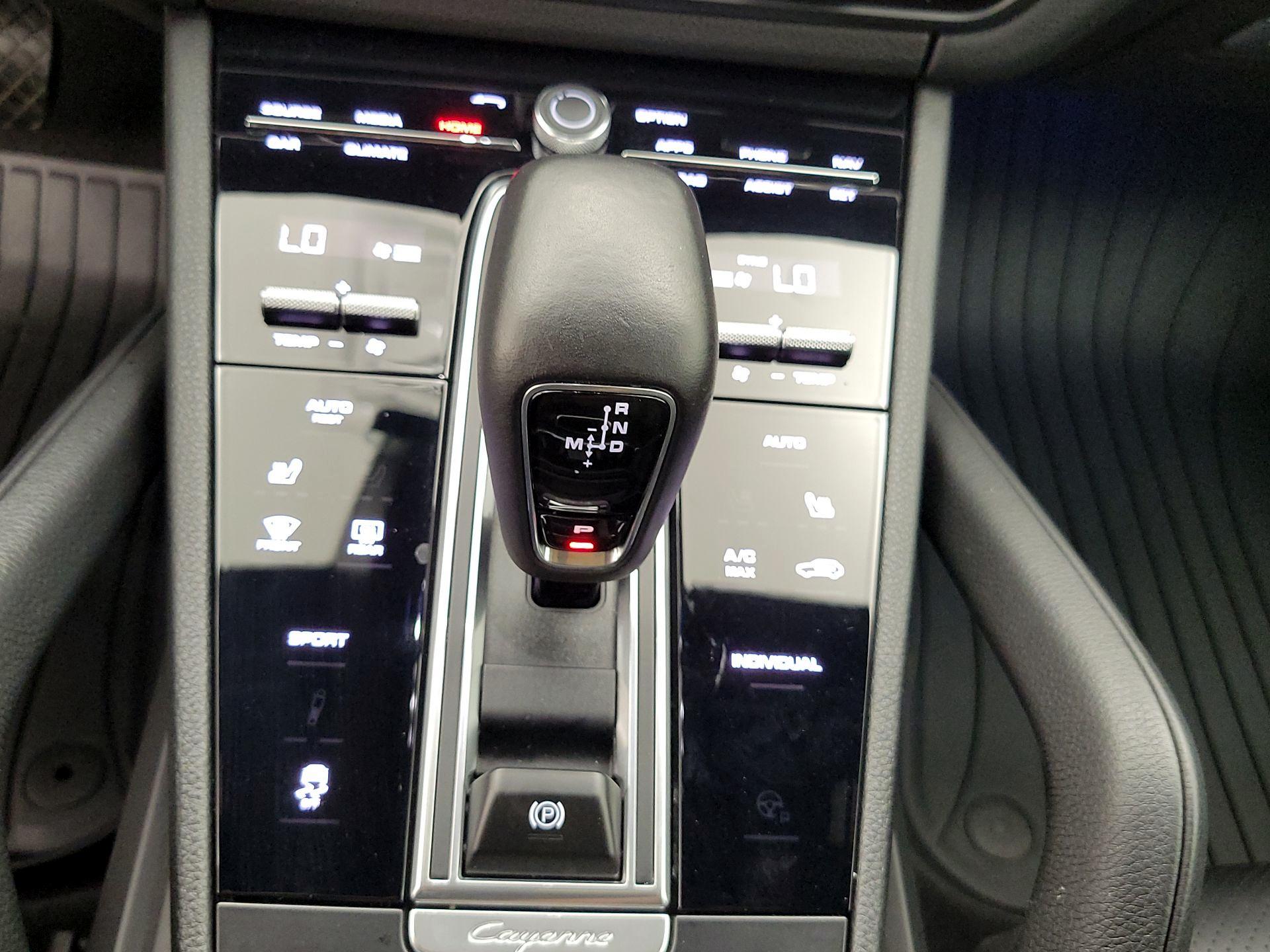 Thumbnail: 2020 Porsche Cayenne - 17