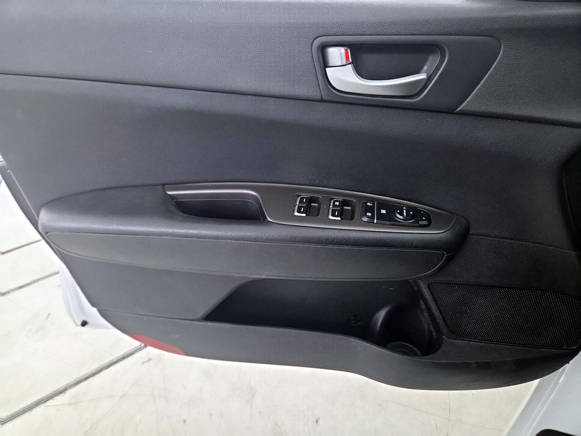 Thumbnail: 2019 Kia Optima - 12