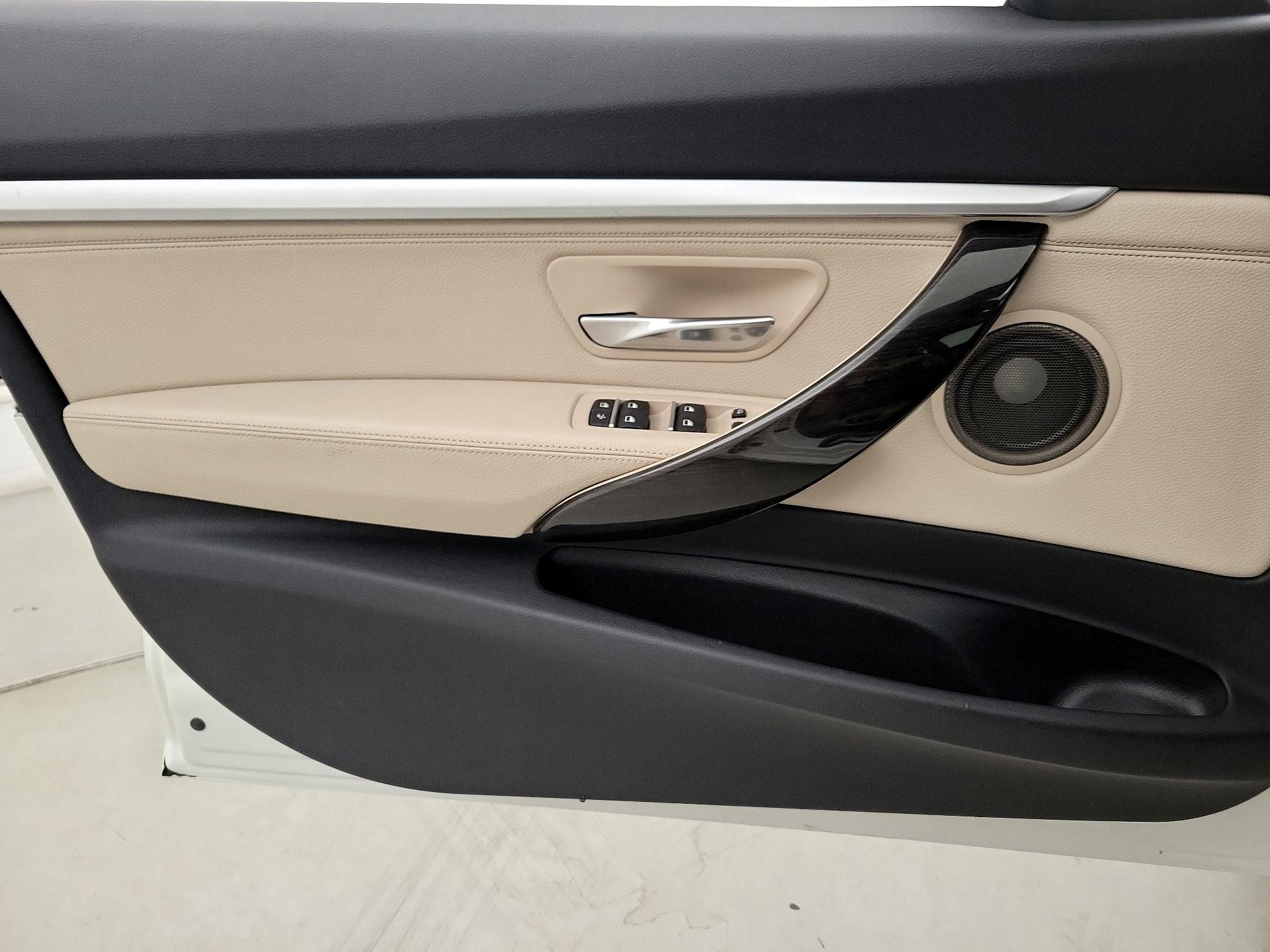 Thumbnail: 2017 BMW 3 Series - 12