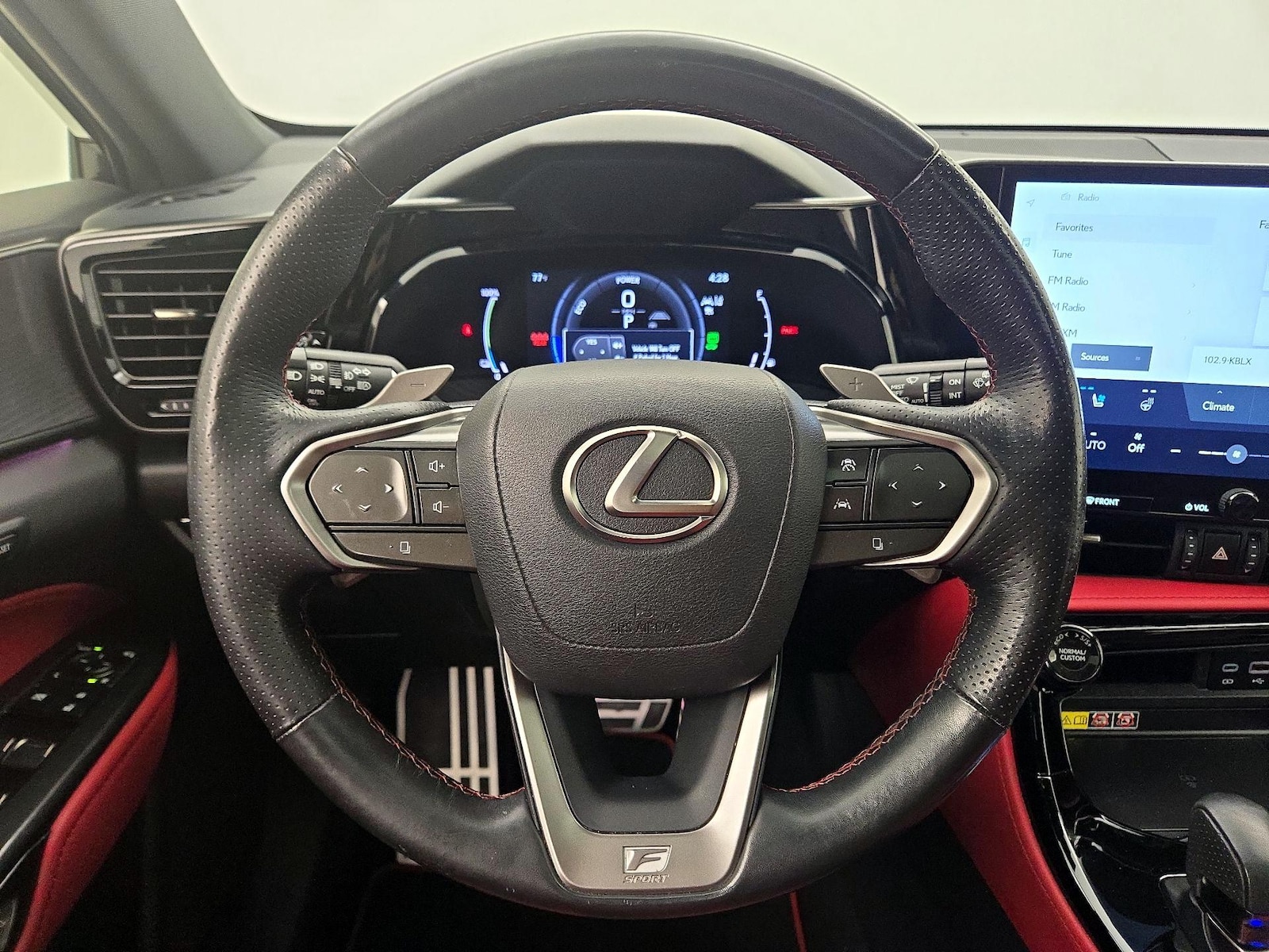 2024 Lexus NX PHEV 450h+ - Photo 11