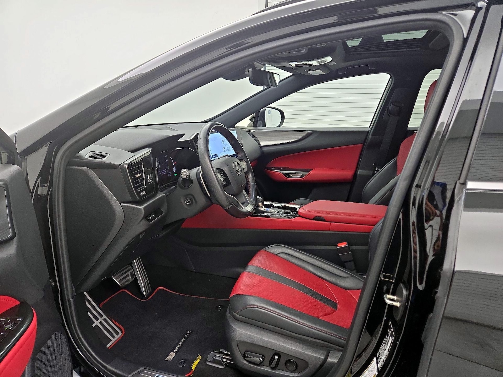 2024 Lexus NX PHEV 450h+ - Photo 12