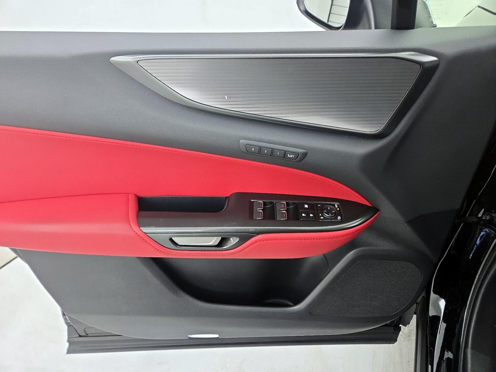 2024 Lexus NX PHEV 450h+ - Photo 13
