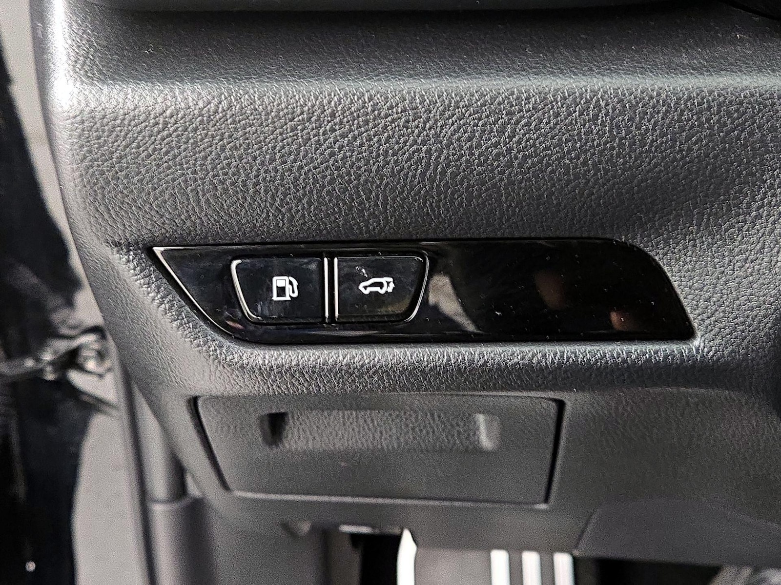 2024 Lexus NX PHEV 450h+ - Photo 14