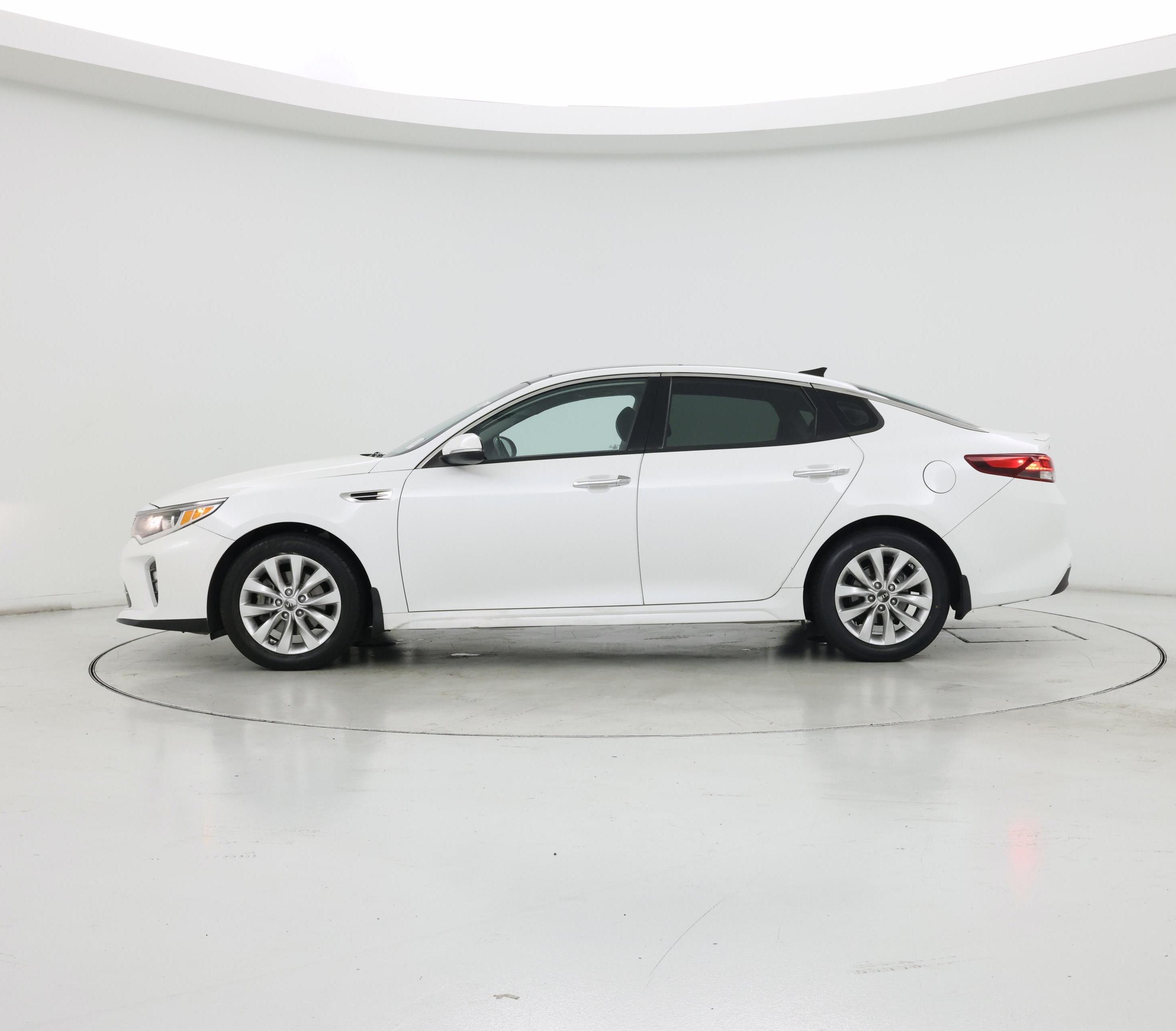 Thumbnail: 2018 Kia Optima - 3
