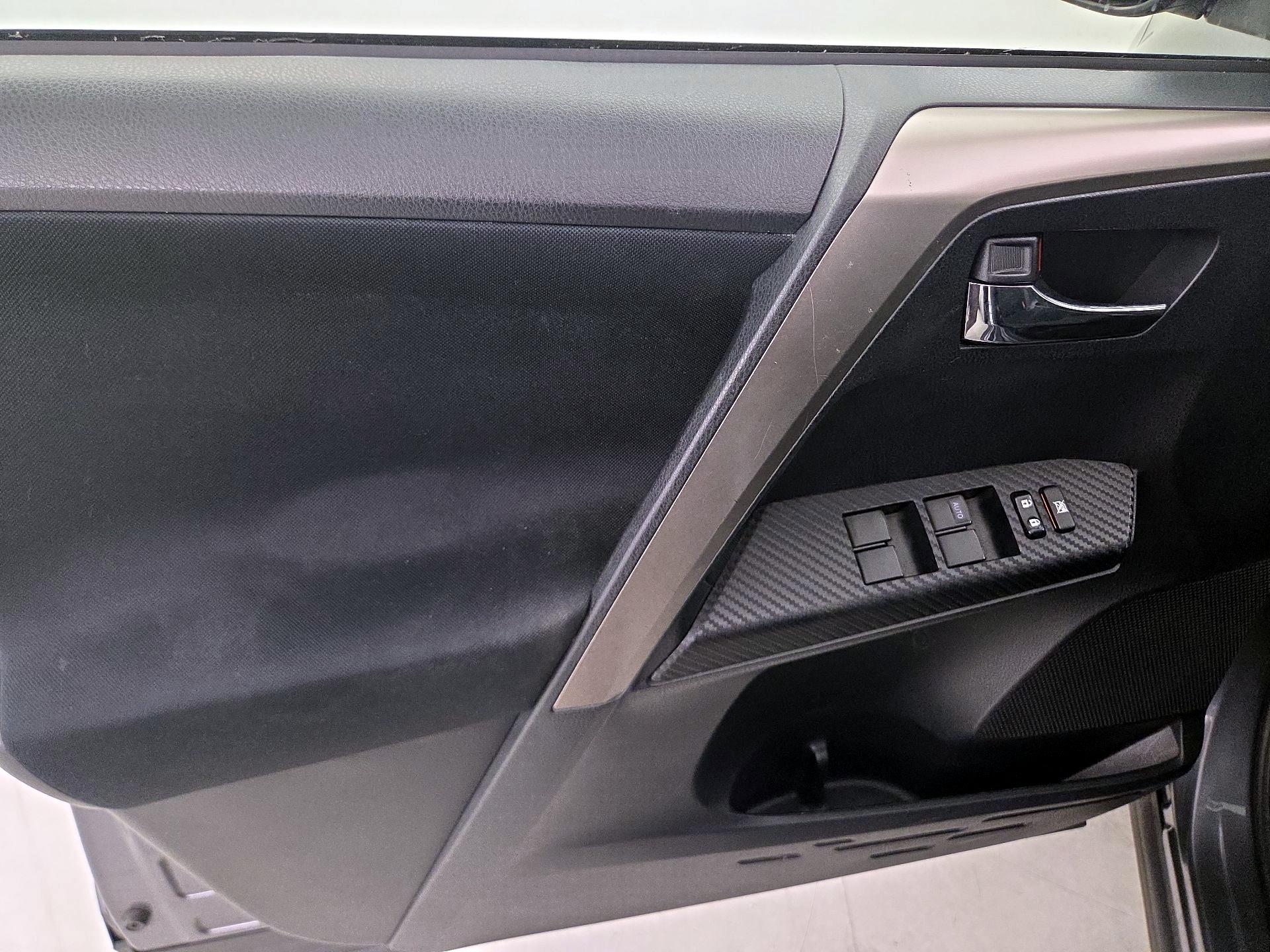 Thumbnail: 2015 Toyota RAV4 - 12