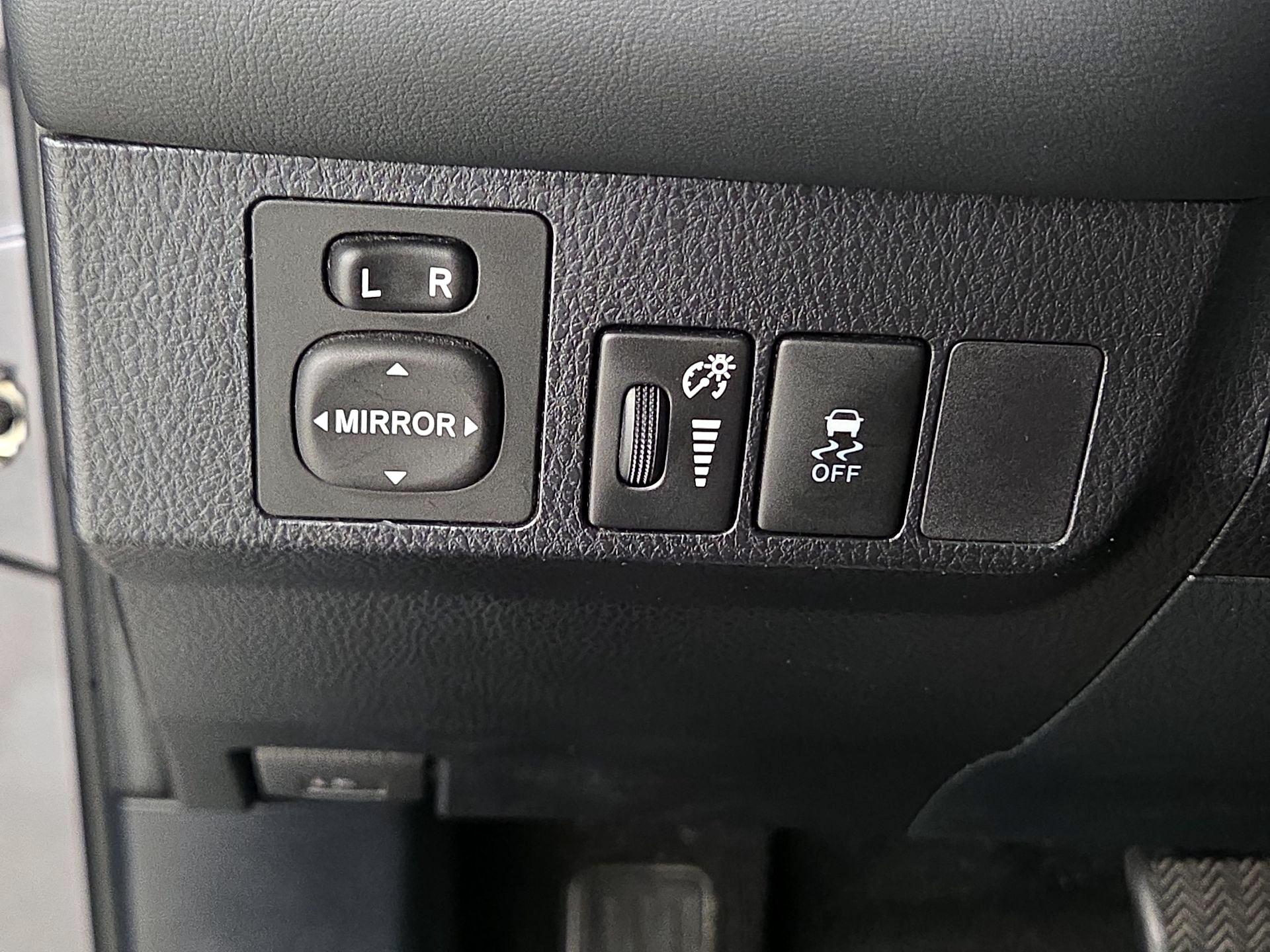 Thumbnail: 2015 Toyota RAV4 - 13
