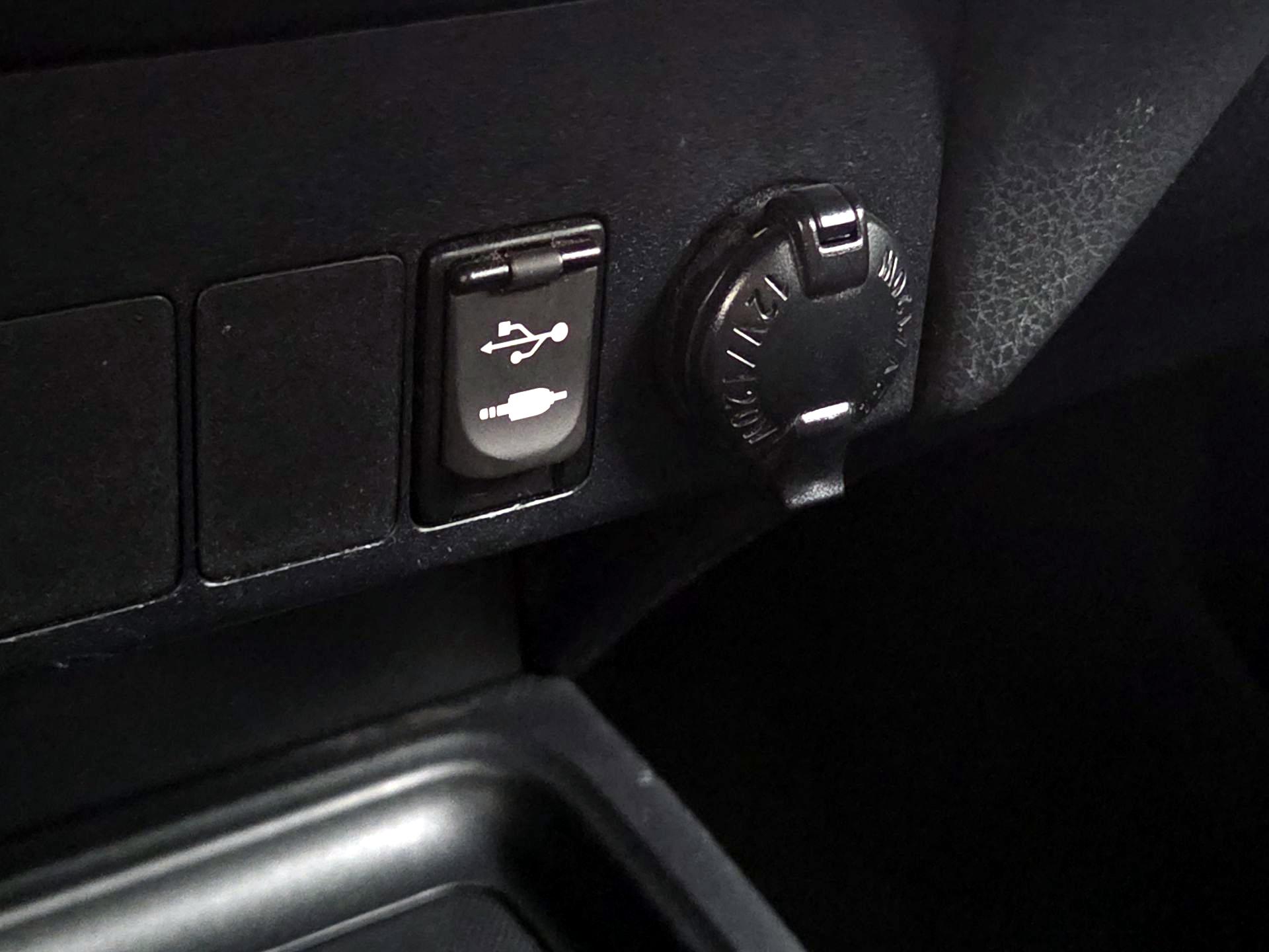 Thumbnail: 2015 Toyota RAV4 - 19