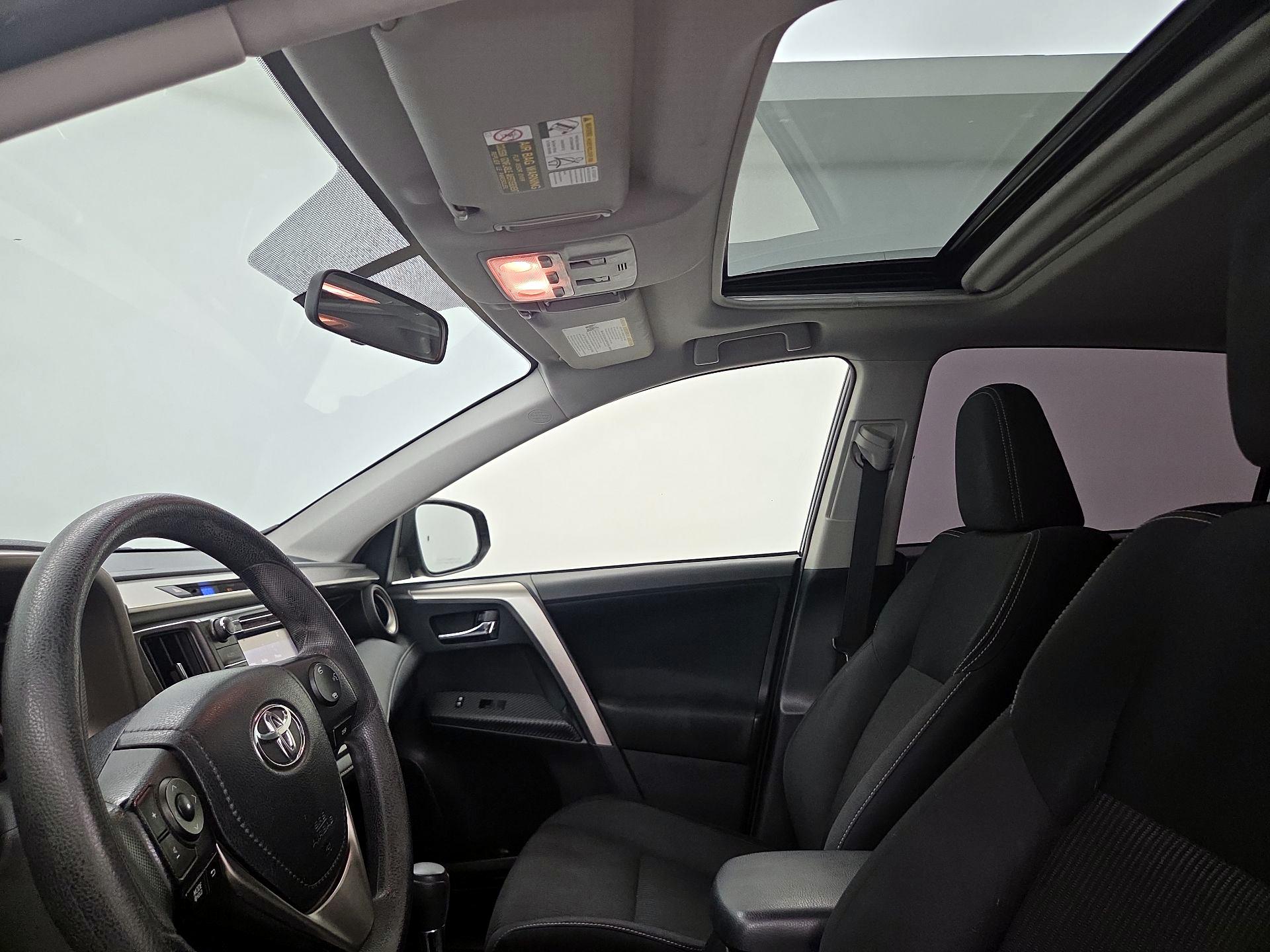 Thumbnail: 2015 Toyota RAV4 - 20