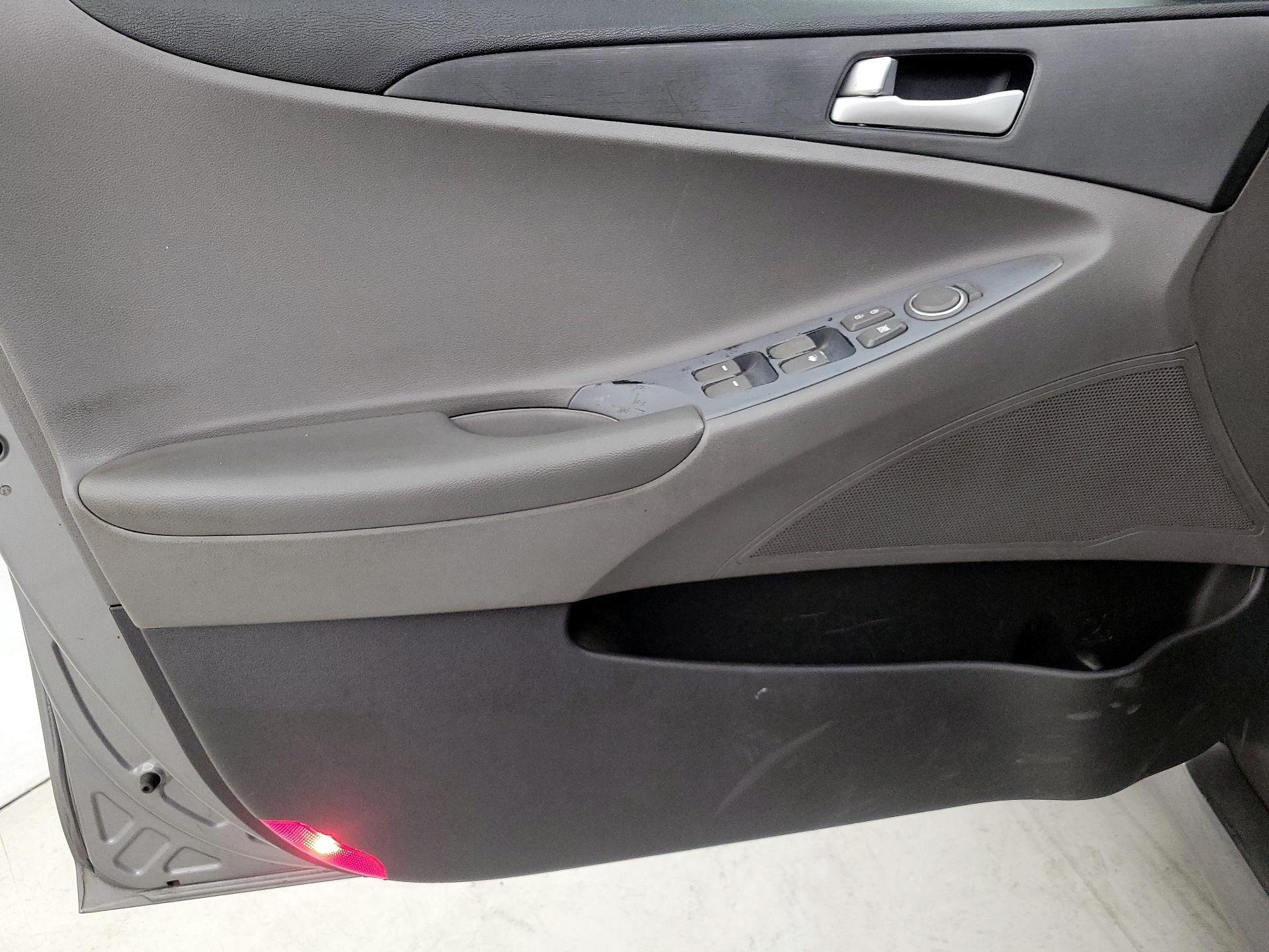 Thumbnail: 2014 Hyundai Sonata - 12