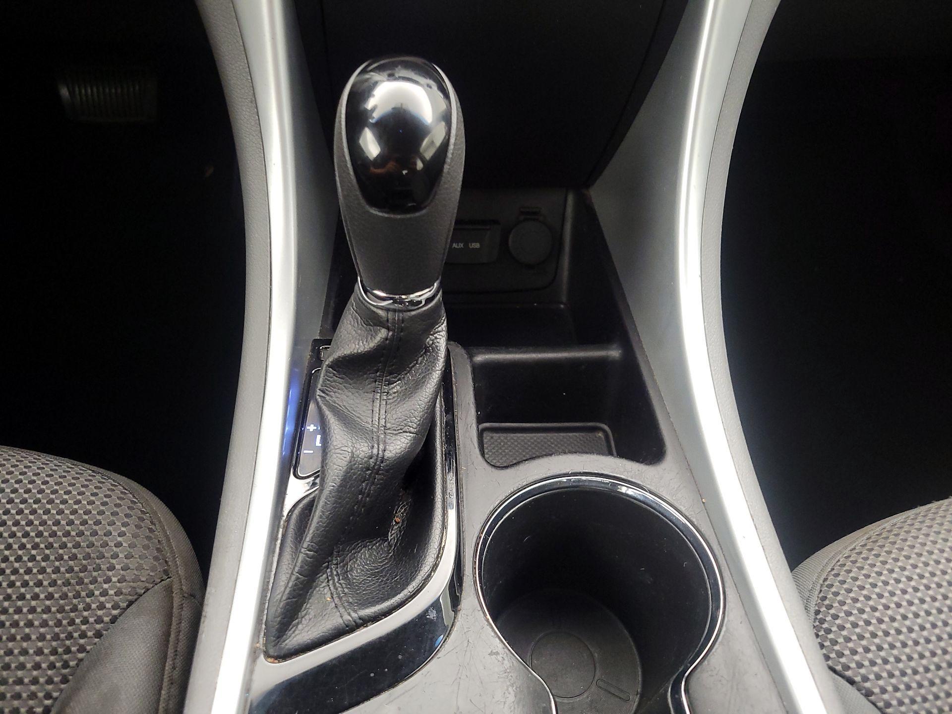 Thumbnail: 2014 Hyundai Sonata - 16