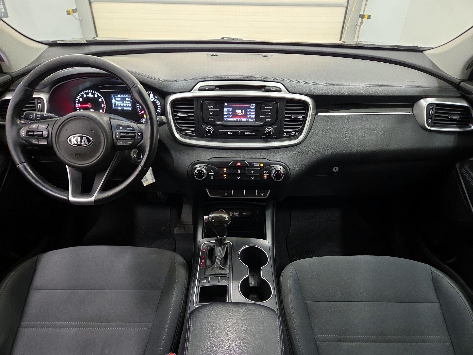 Thumbnail: 2016 Kia Sorento - 9