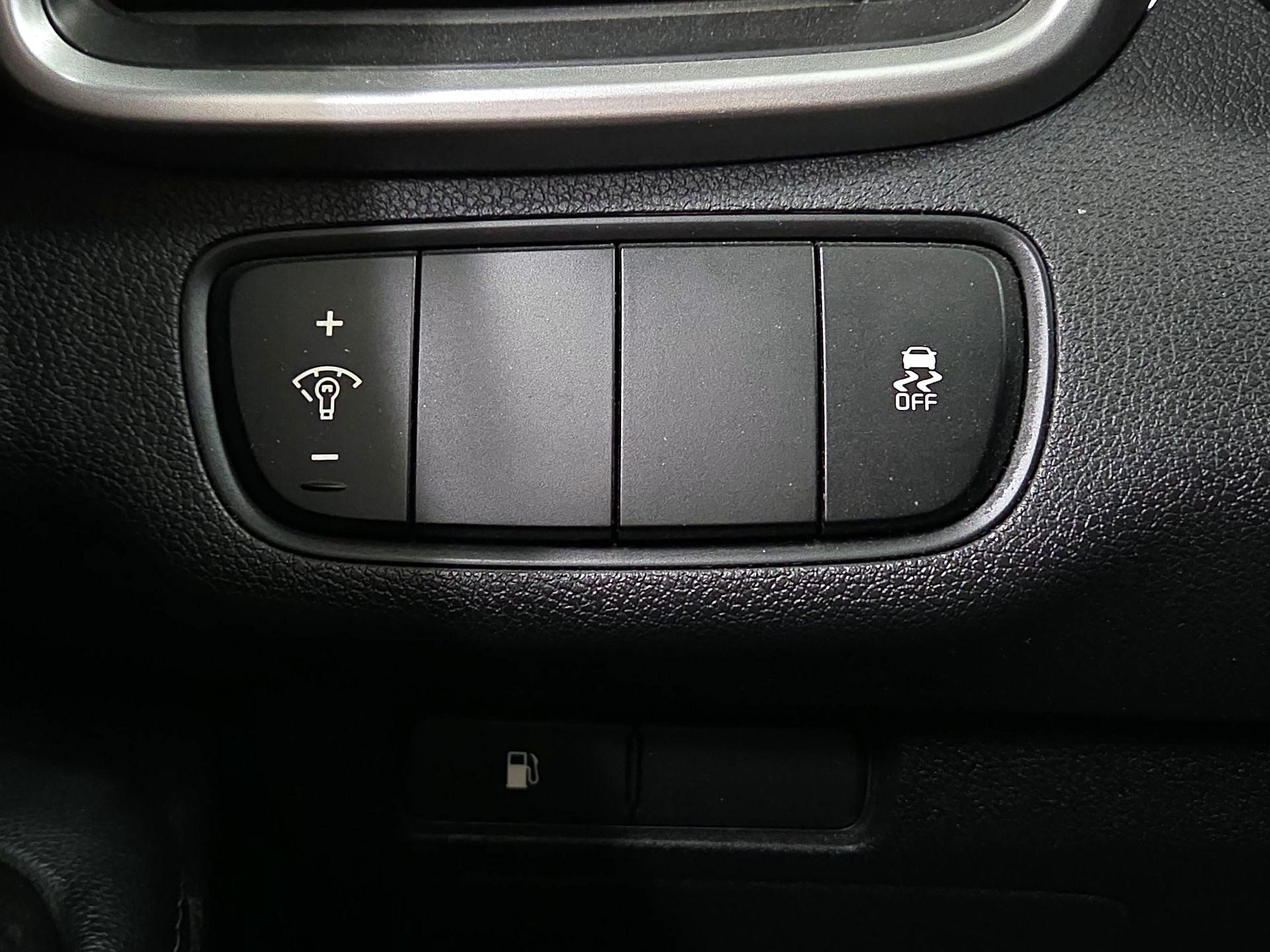 Thumbnail: 2016 Kia Sorento - 13
