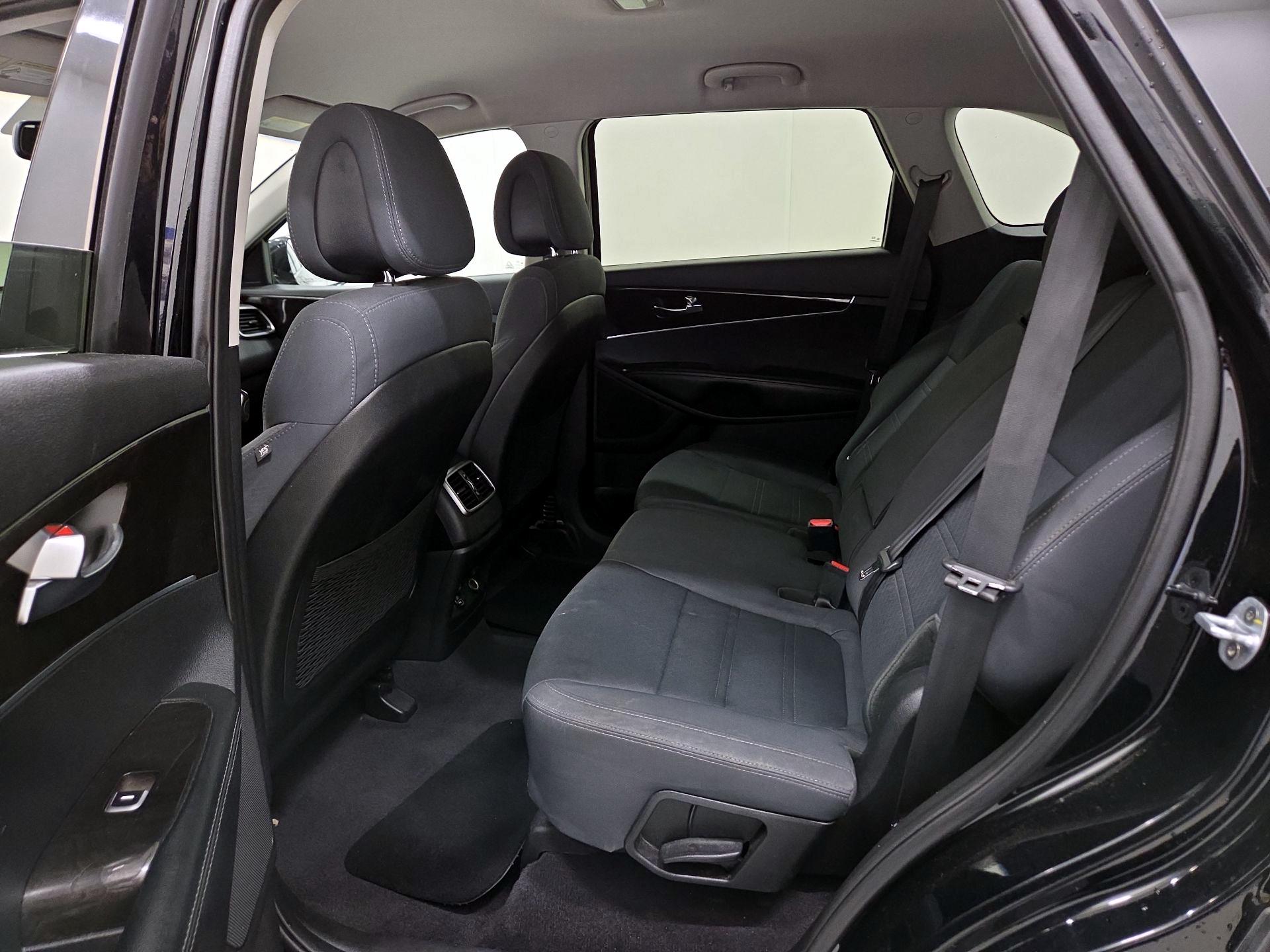Thumbnail: 2016 Kia Sorento - 19