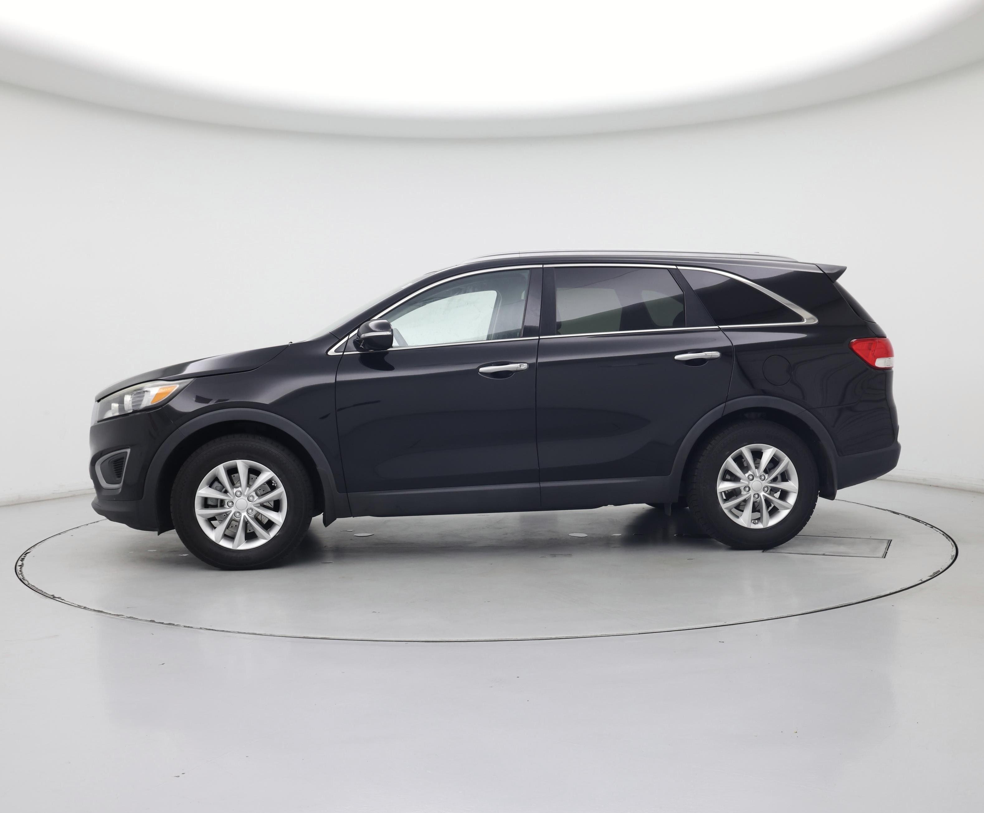 Thumbnail: 2016 Kia Sorento - 3