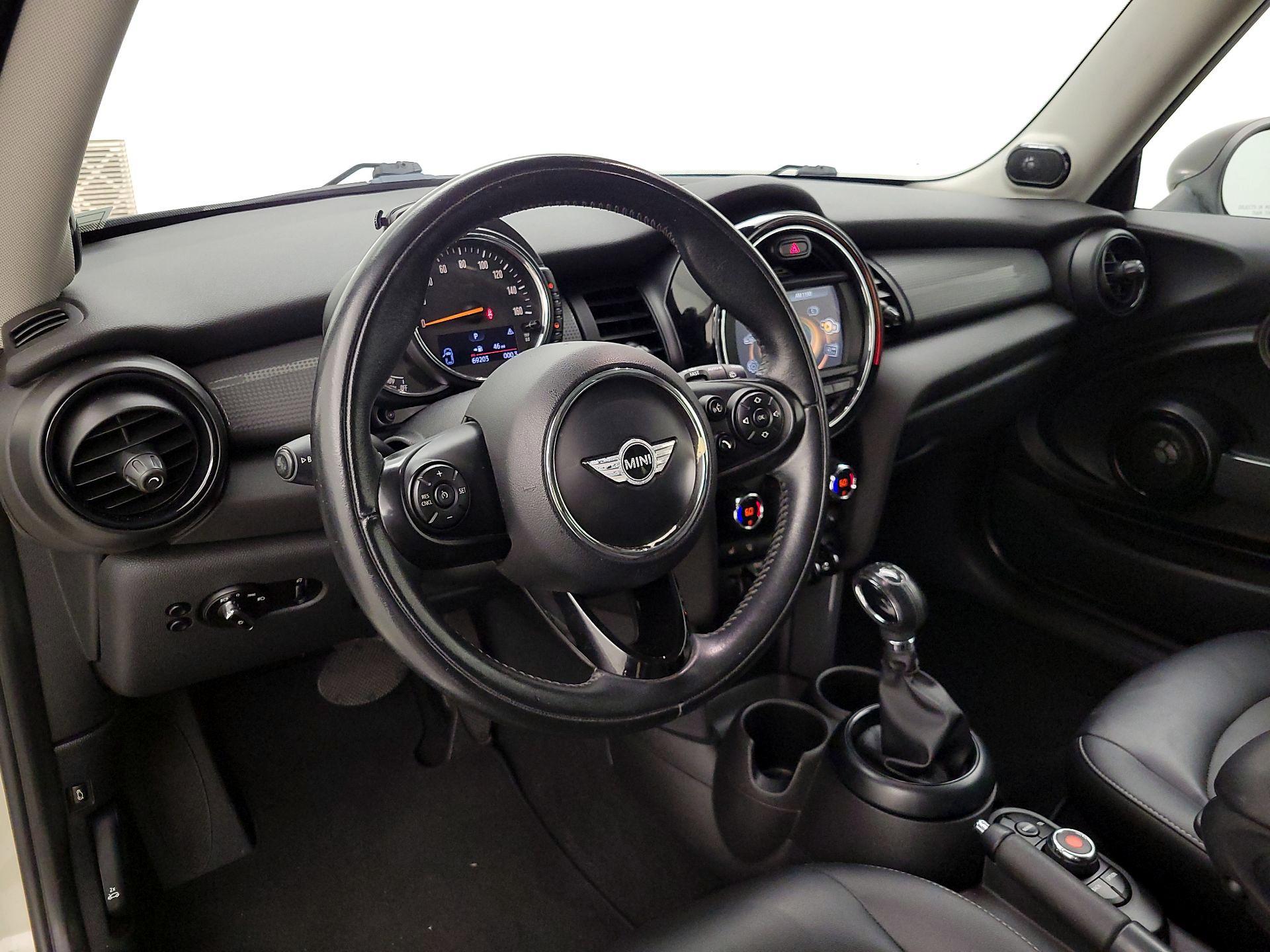 Thumbnail: 2017 MINI Cooper Hardtop - 9