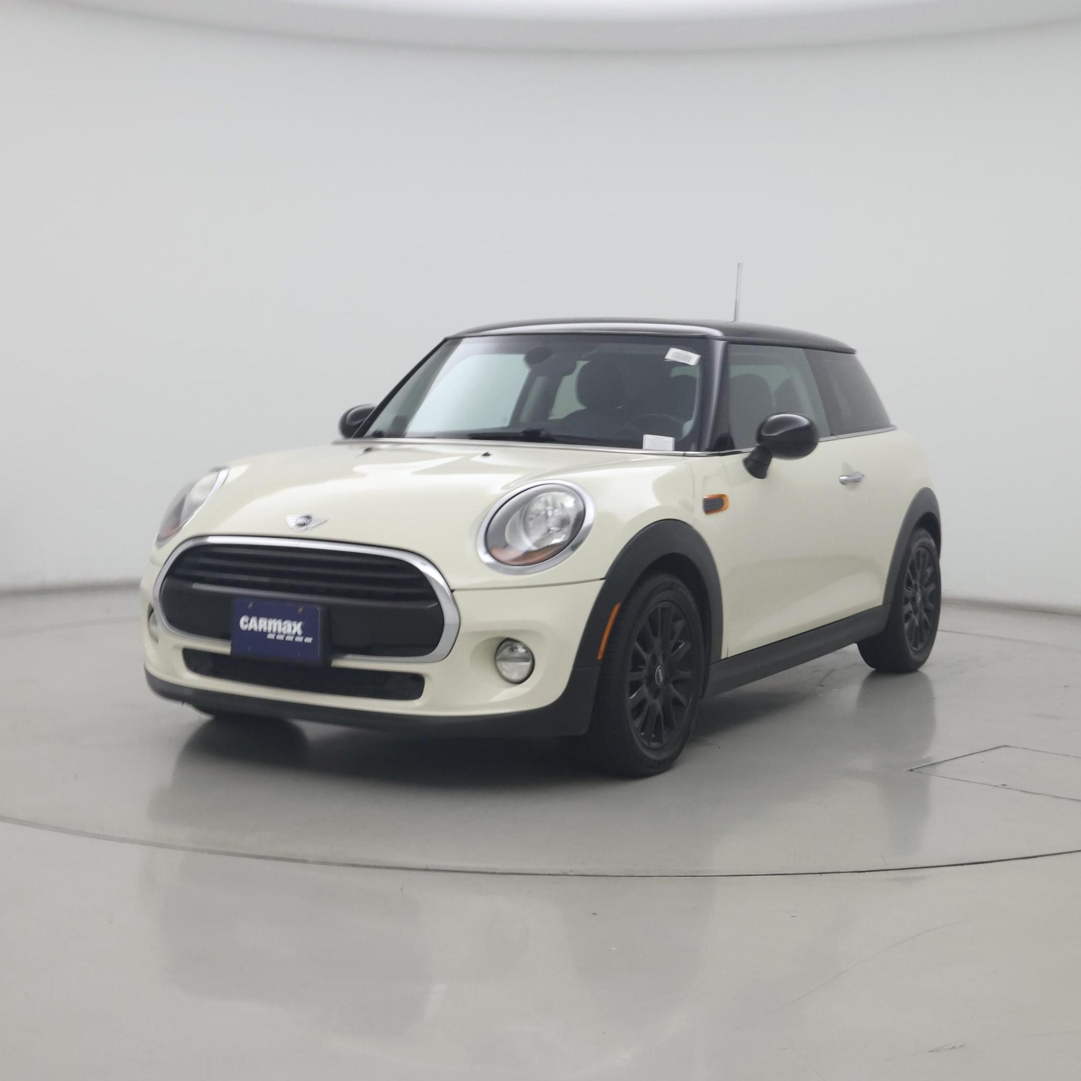 Thumbnail: 2017 MINI Cooper Hardtop - 4