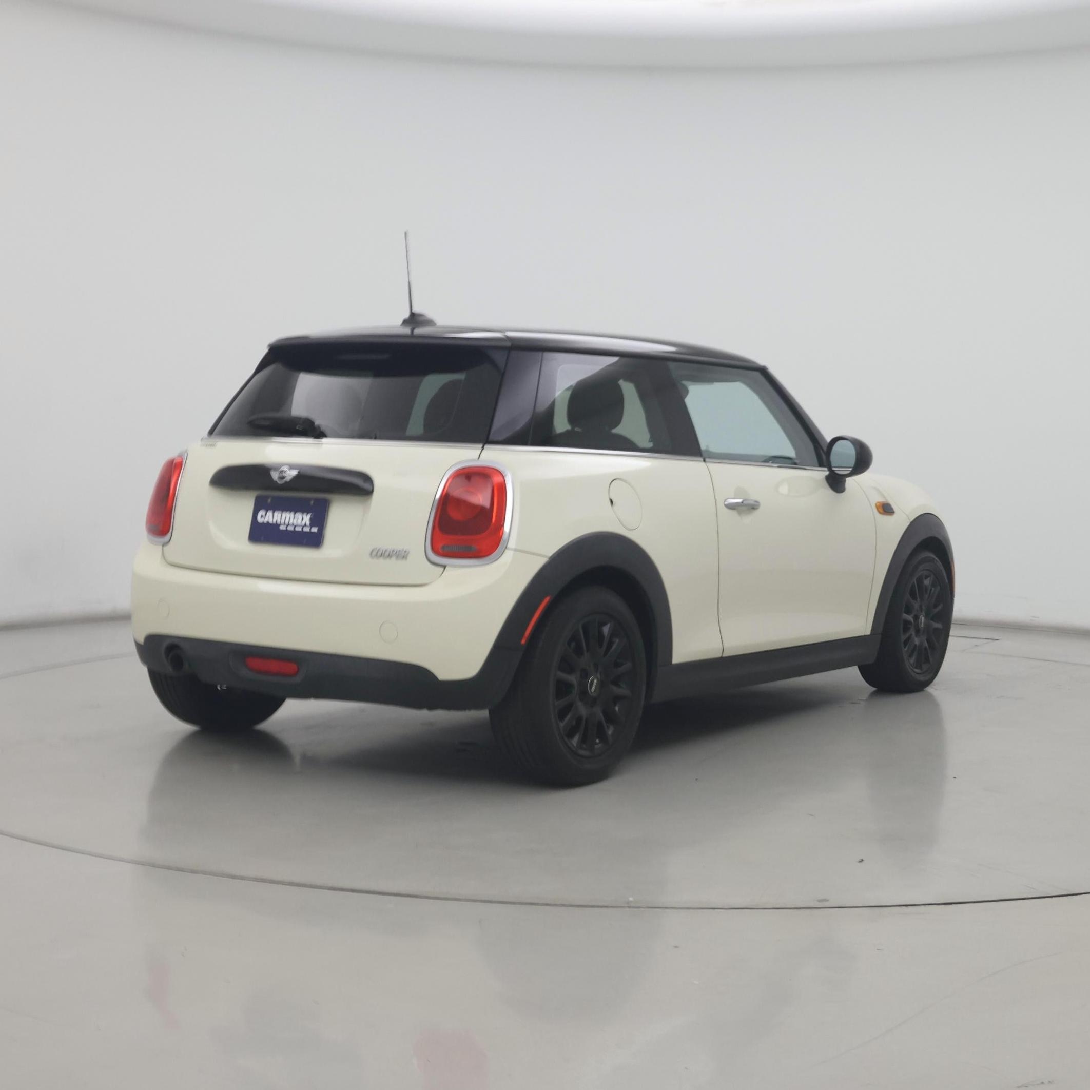 Thumbnail: 2017 MINI Cooper Hardtop - 8