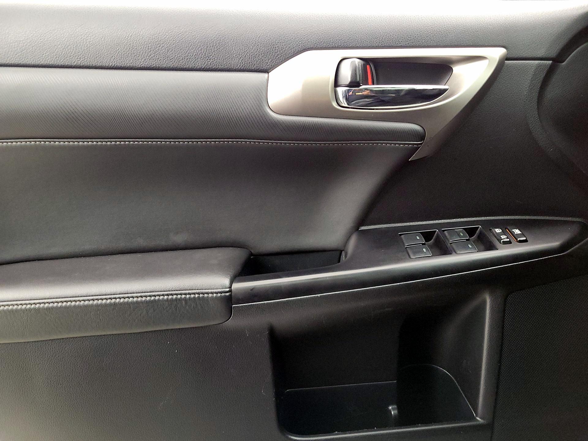 Thumbnail: 2015 Lexus CT - 12