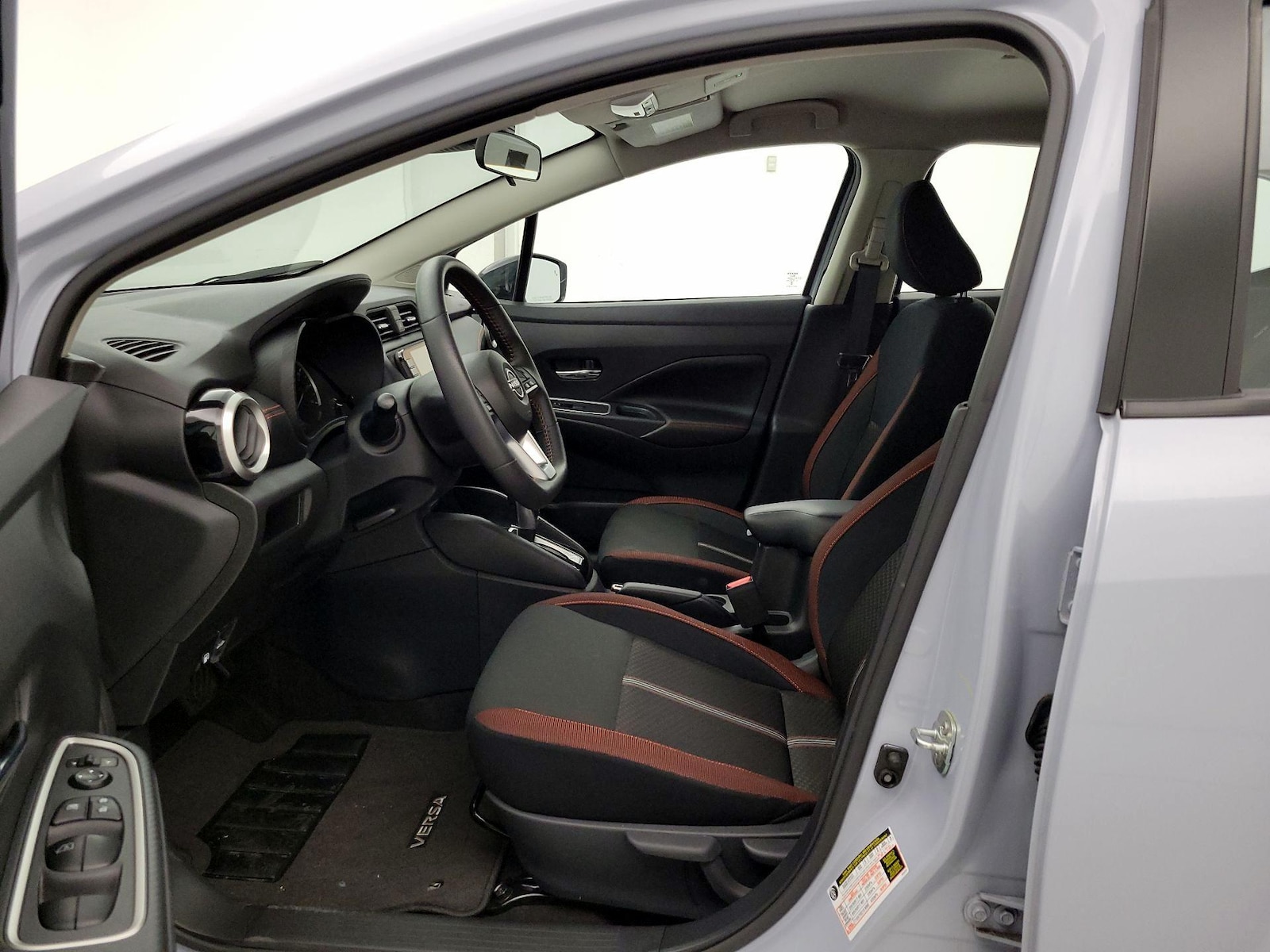 2025 Nissan Versa Sedan SR - Photo 12