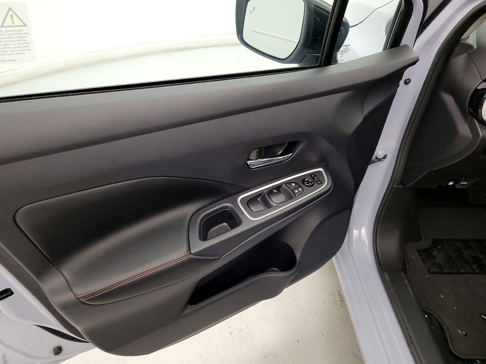 2025 Nissan Versa Sedan SR - Photo 13
