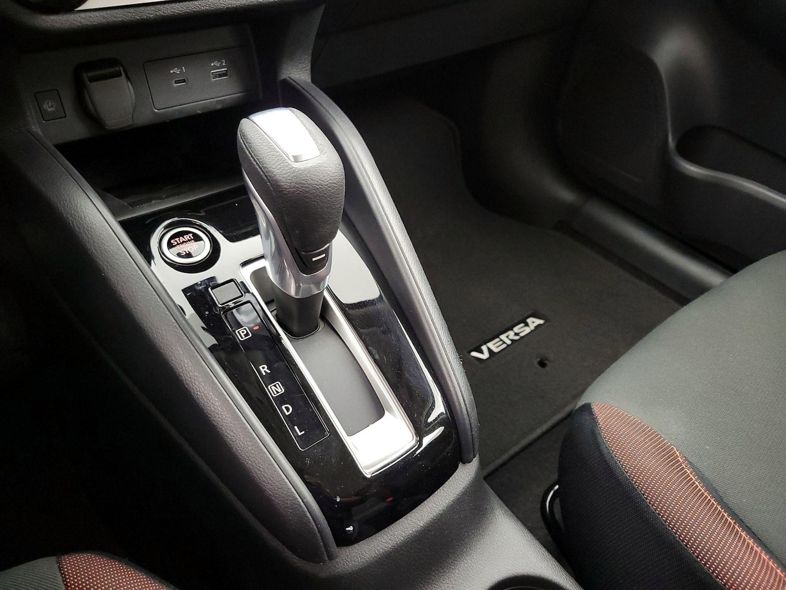 2025 Nissan Versa Sedan SR - Photo 17