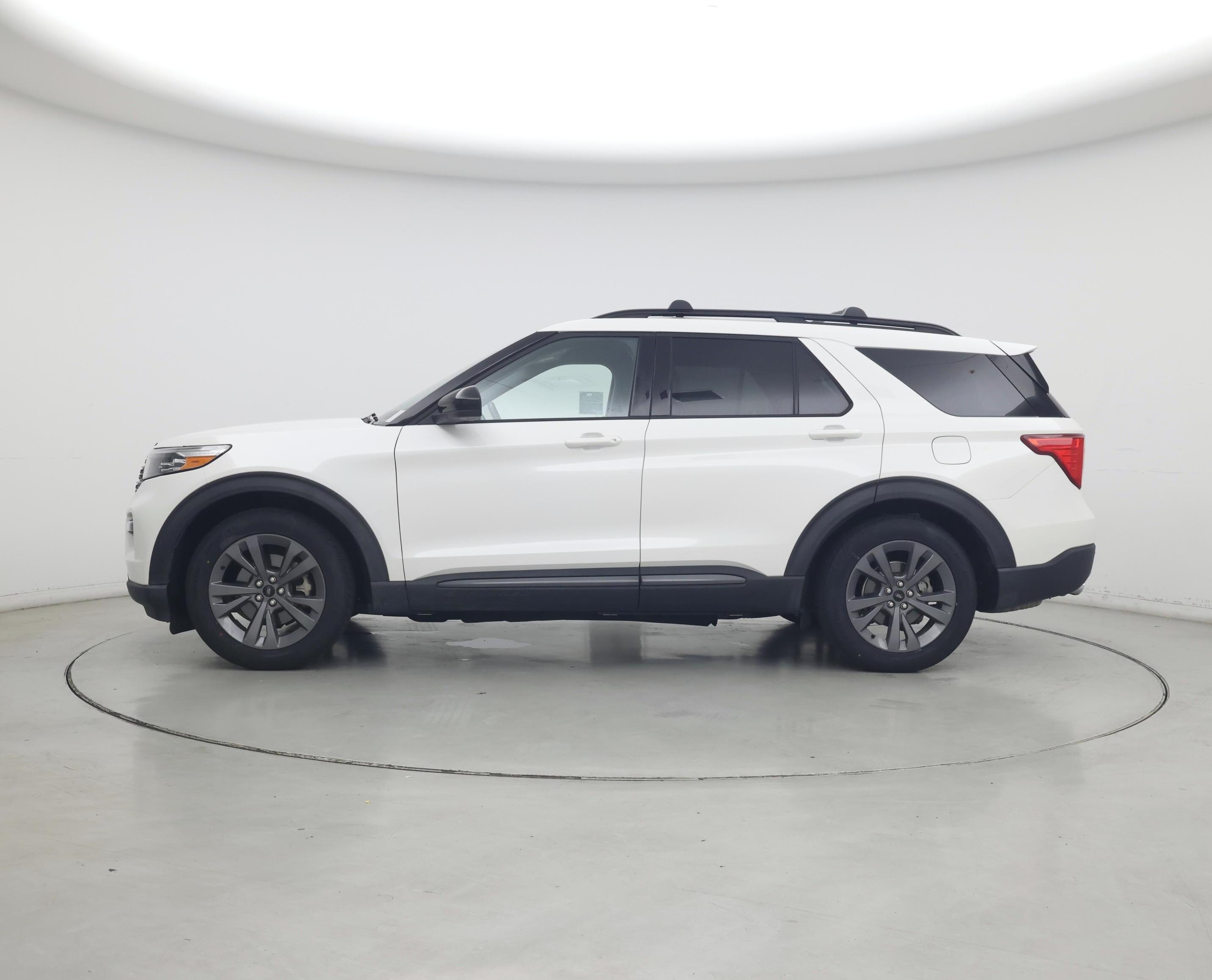 Thumbnail: 2022 Ford Explorer - 3