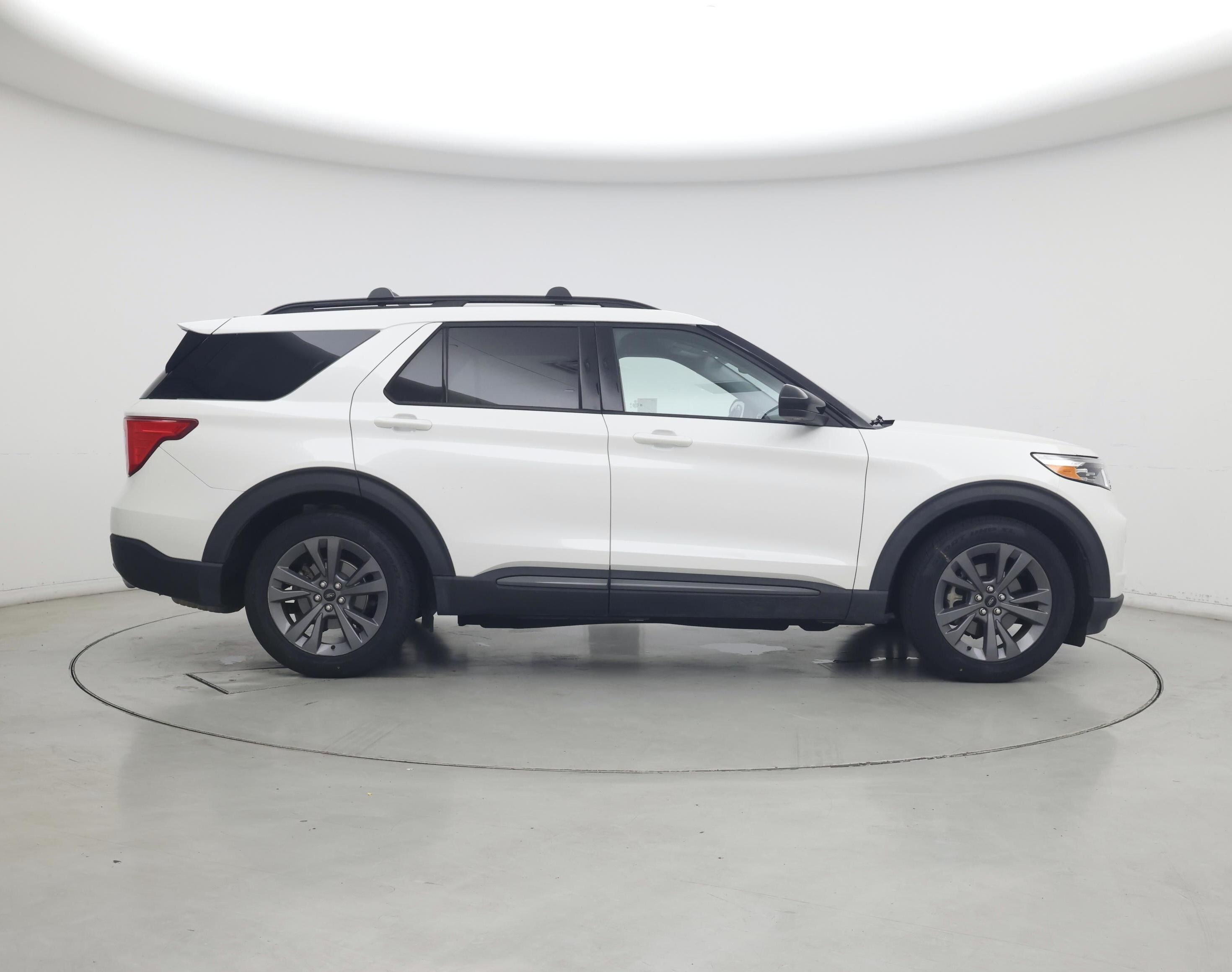 Thumbnail: 2022 Ford Explorer - 7