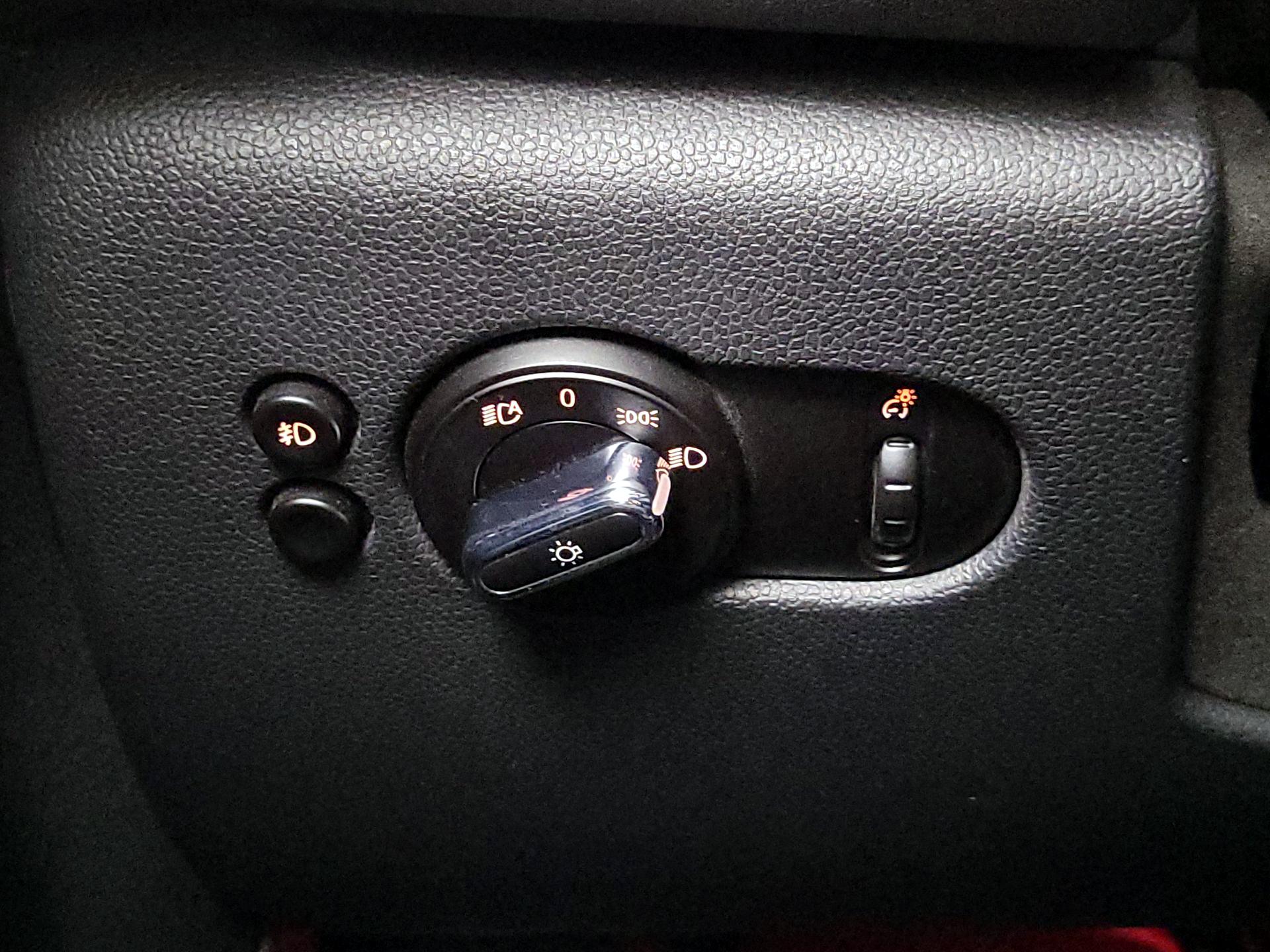 Thumbnail: 2015 MINI Cooper Hardtop - 13