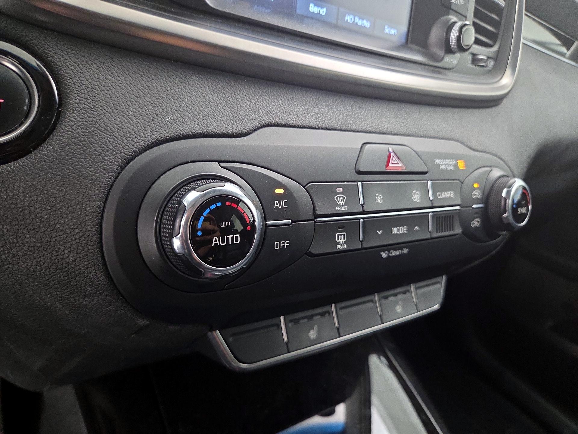 Thumbnail: 2018 Kia Sorento - 16