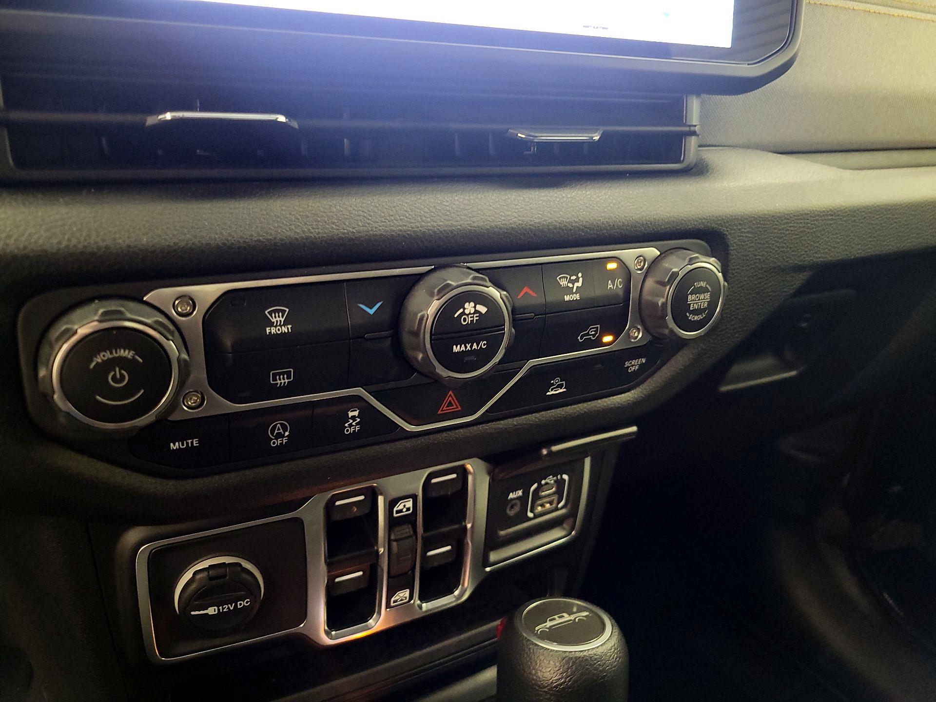Thumbnail: 2024 Jeep Gladiator - 16