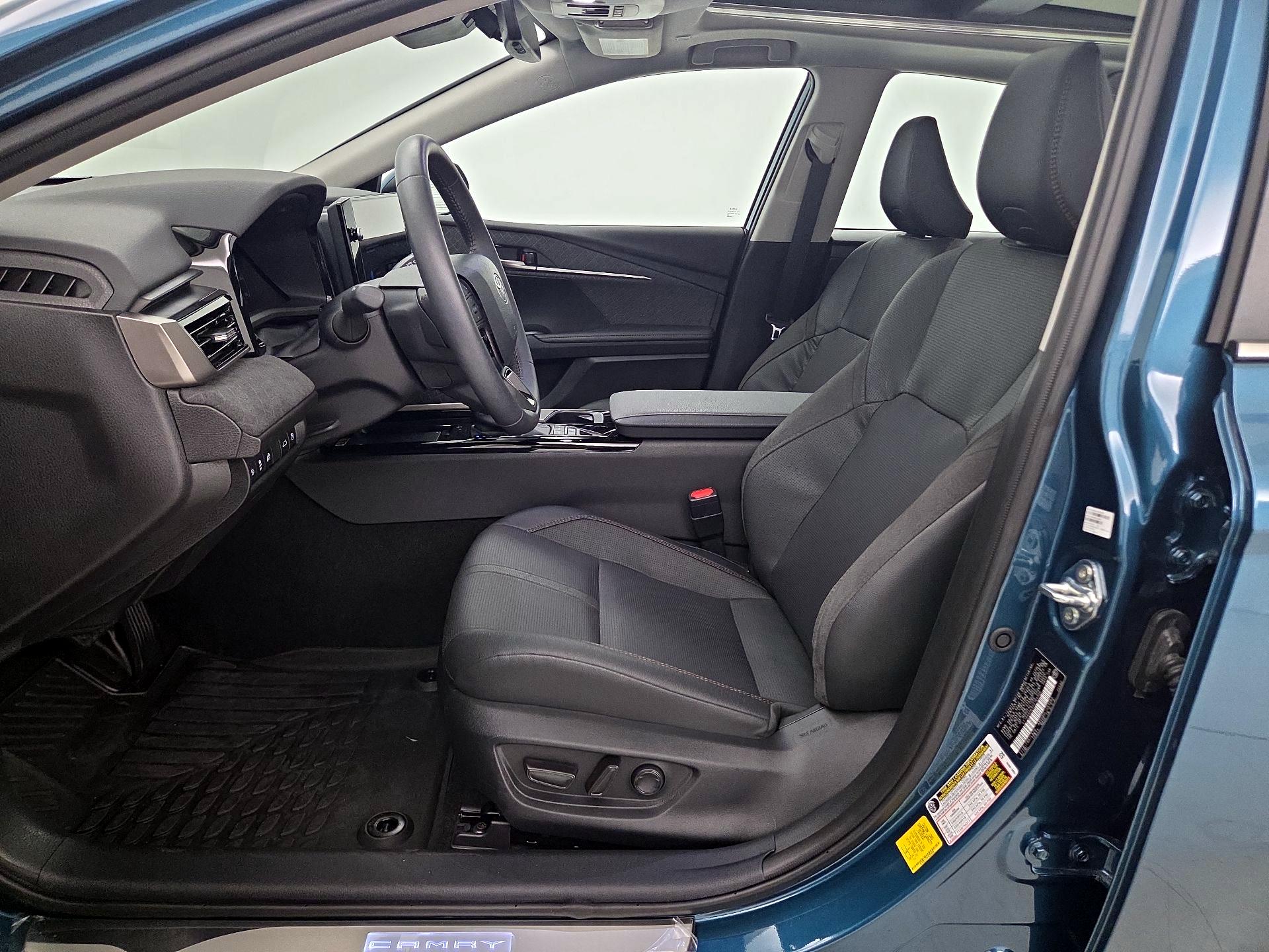 Thumbnail: 2025 Toyota Camry - 11