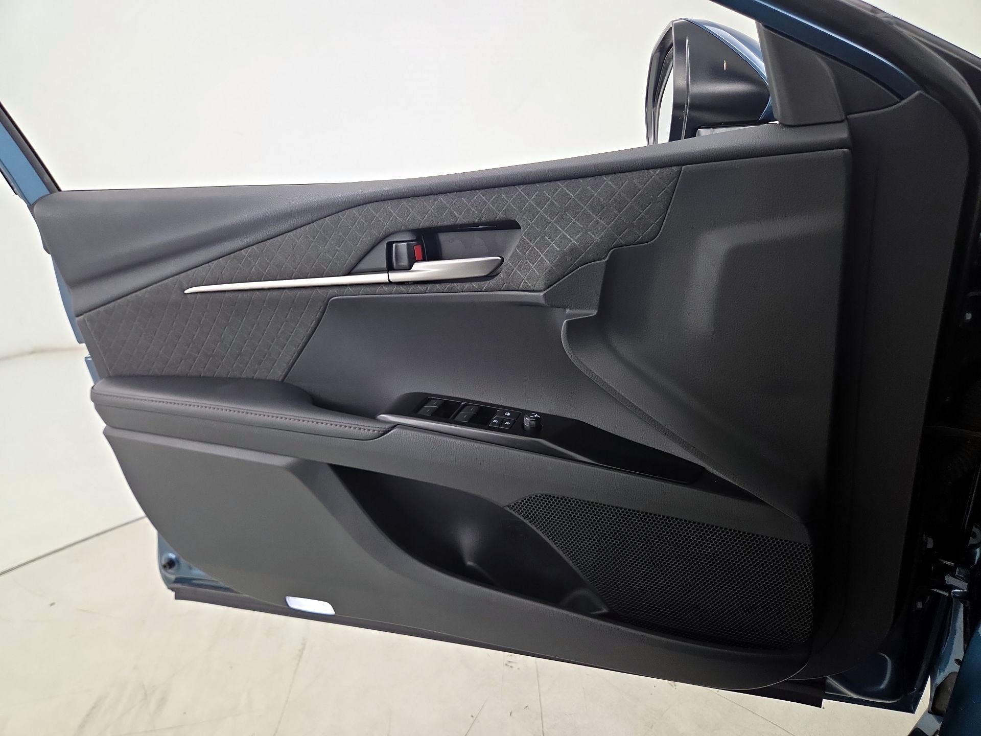 Thumbnail: 2025 Toyota Camry - 12