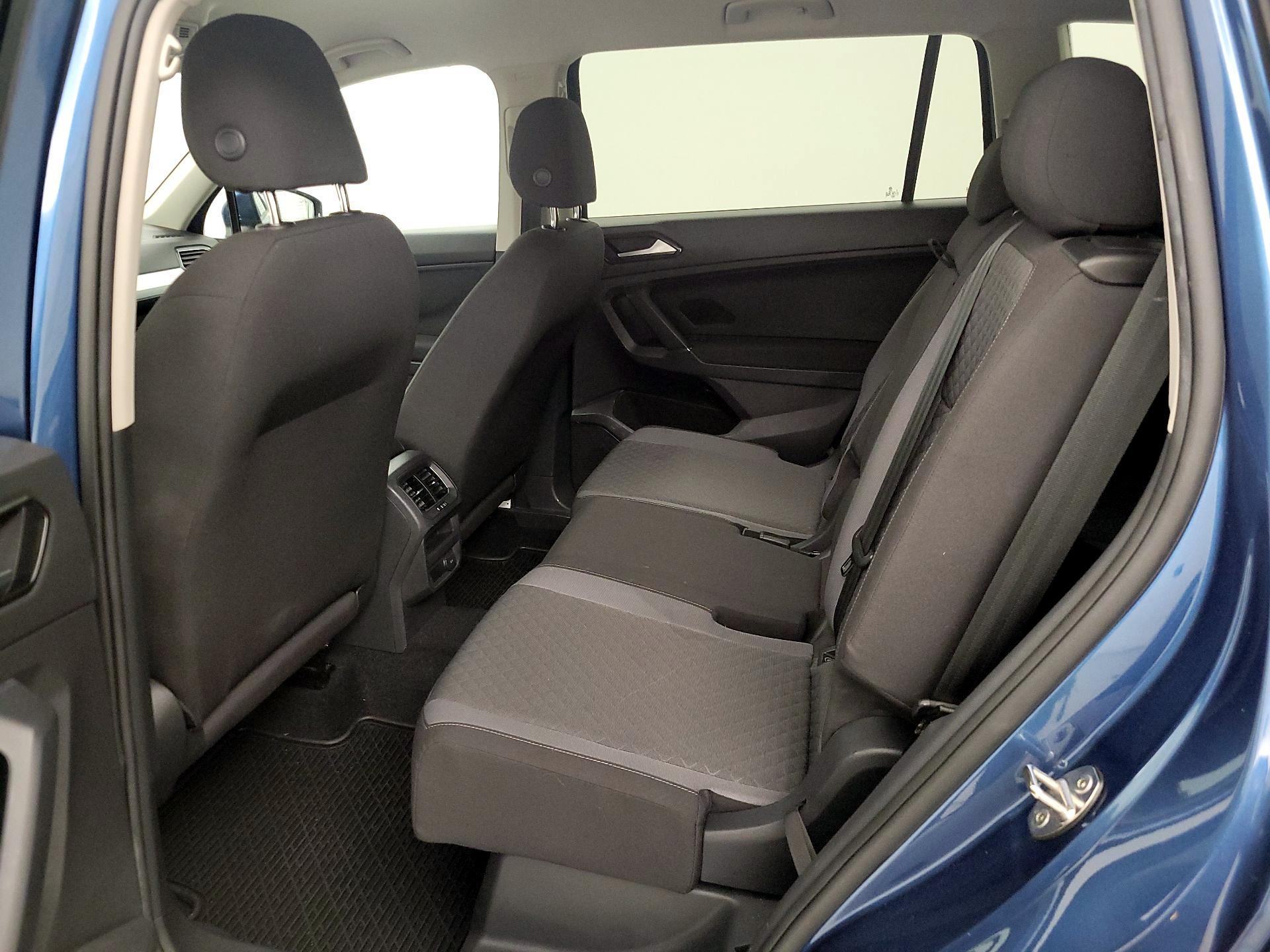 Thumbnail: 2018 Volkswagen Tiguan - 17